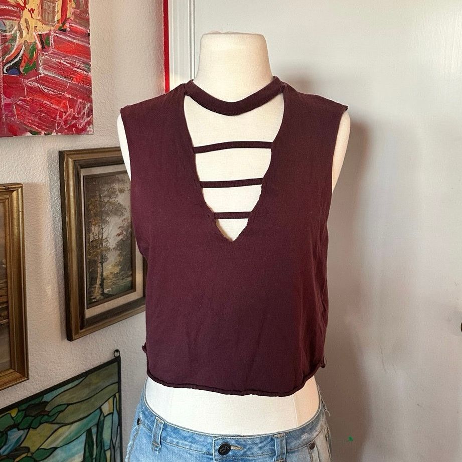 Forever 21 forever 21 burgundy maroon low v cut crop top Size S / US 4 / IT 40 - 1 Thumbnail