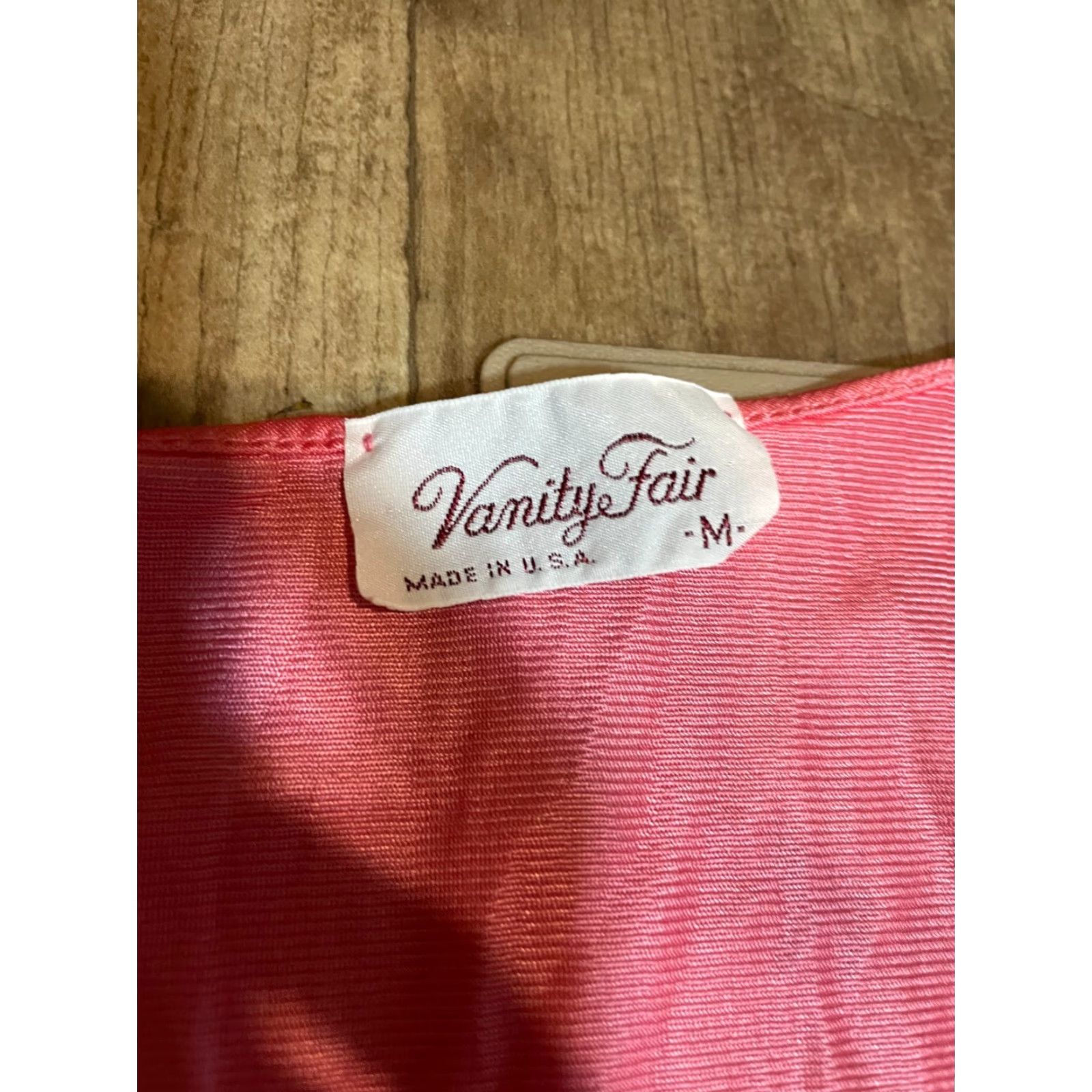 Vintage VINTAGE Vanity Fair Pajama Top PJ Top Womens Medium M Pink Button Up Floral Embordered Satin Monochrome Size M / US 6-8 / IT 42-44 - 2 Thumbnail