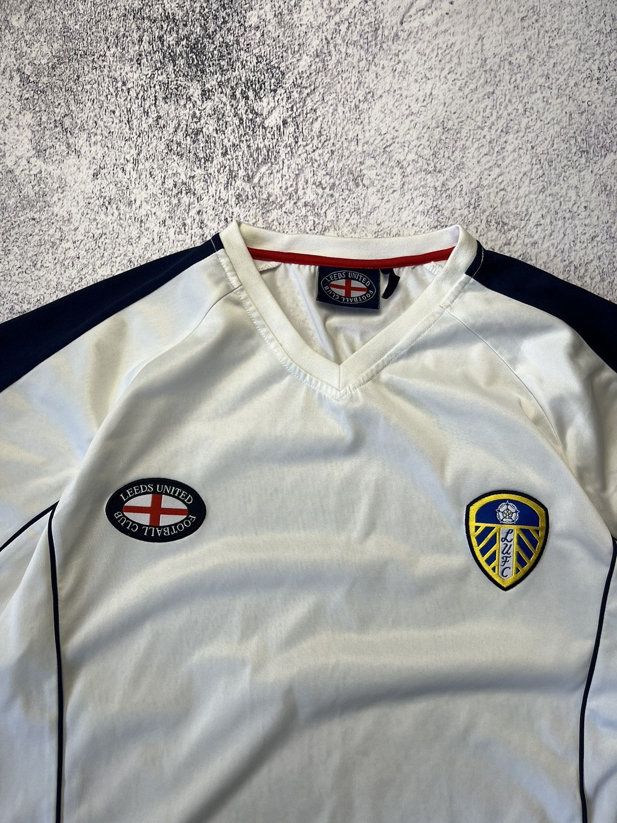 Vintage Mans Vintage LEEDS UNITED Soccer Jersey Y2K Size US S / EU 44-46 / 1 - 8 Thumbnail