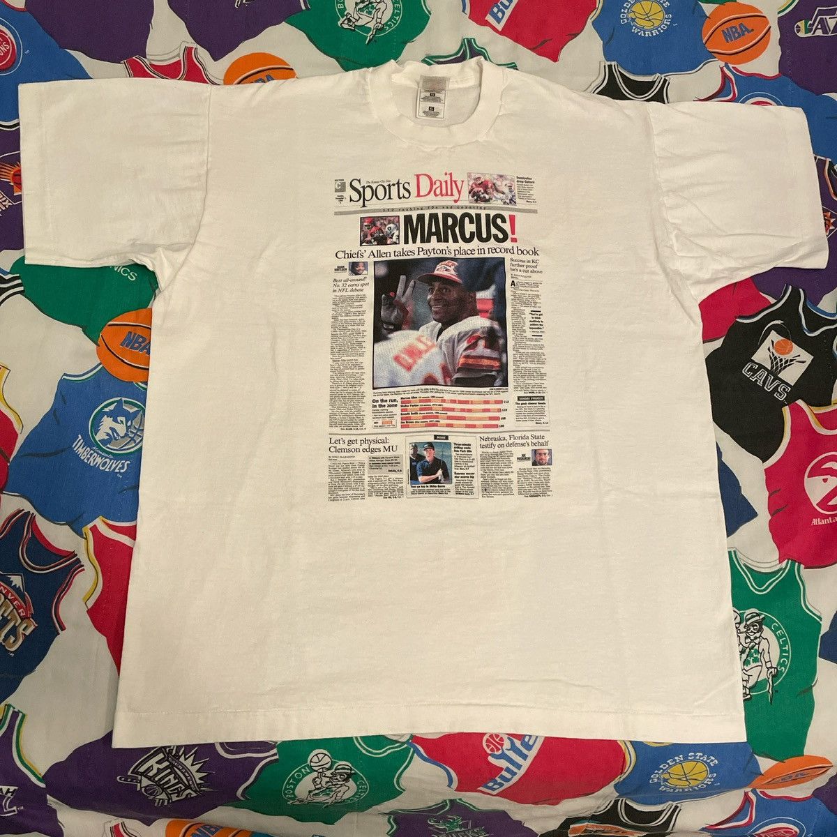 NFL × Vintage Vintage 1996 NFL Kansas City Chiefs Marcus Allen Tee Size US XL / EU 56 / 4 - 1 Thumbnail