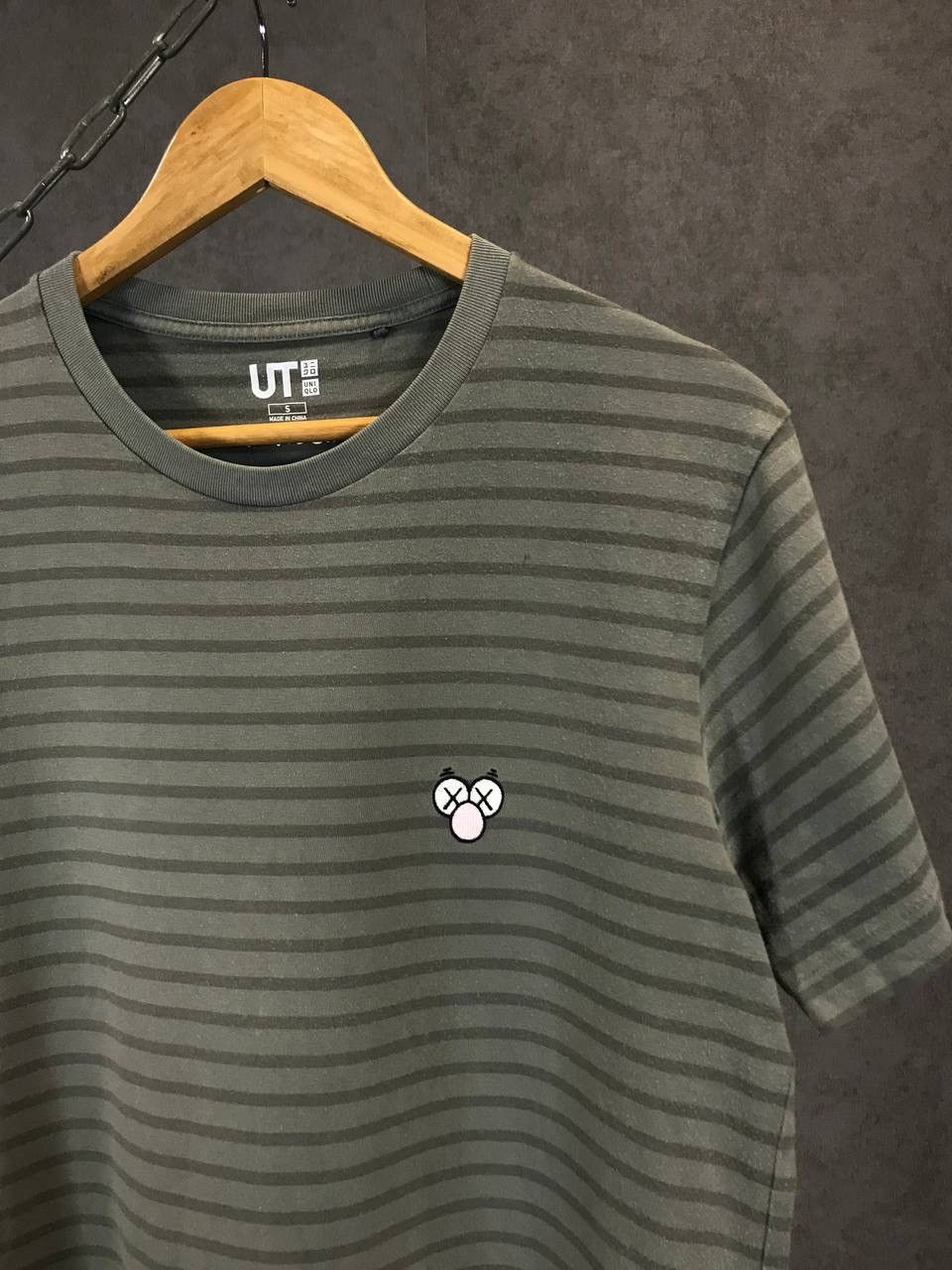 Kaws × Uniqlo Kaws x Uniqlo striped designer logo tee Size US S / EU 44-46 / 1 - 2 Thumbnail