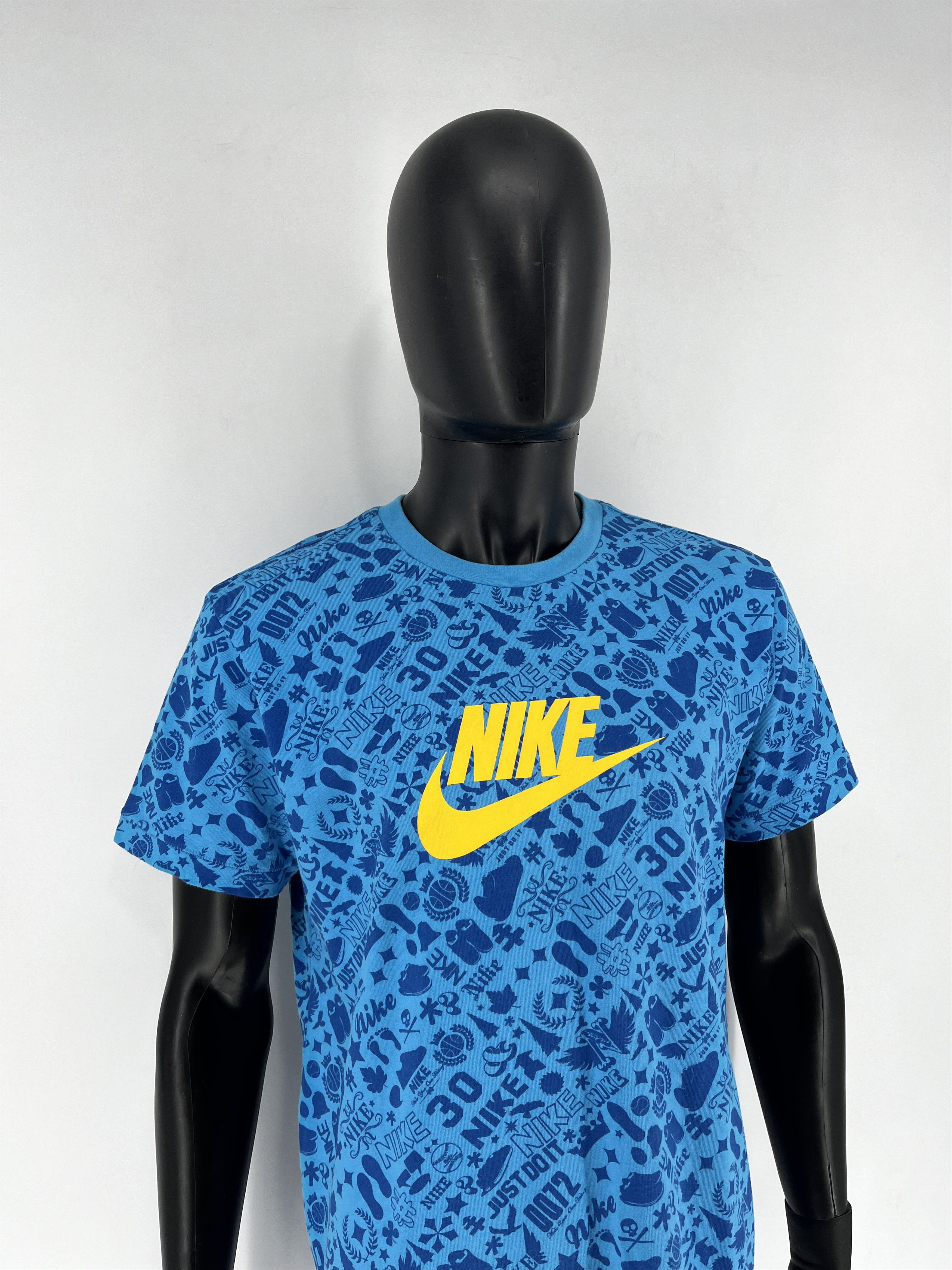 Nike Vintage y2K Nike Swoosh Logo Tee Travis Scott Style Grailed Size US XL / EU 56 / 4 - 3 Thumbnail
