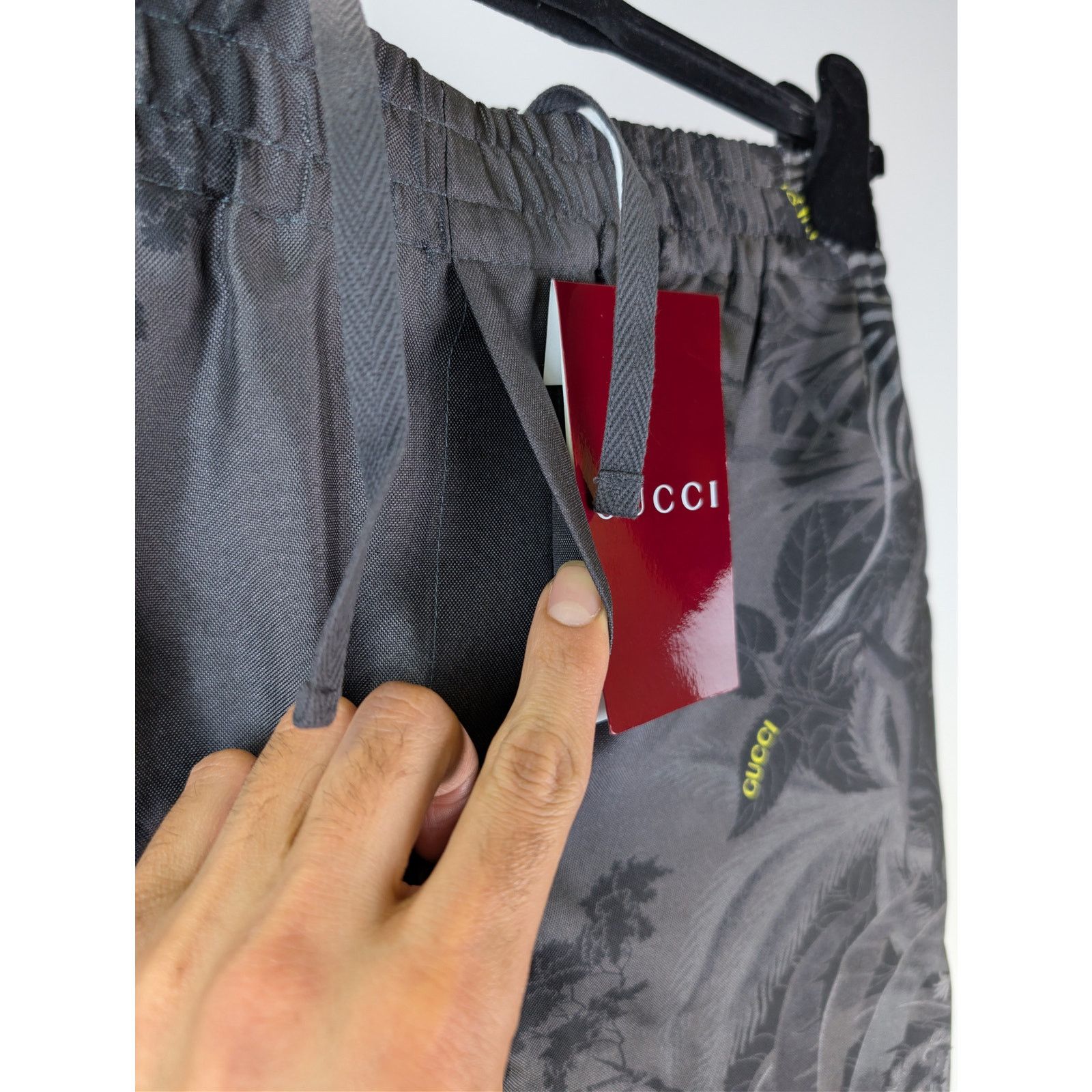 Gucci o1rshd1 Flora & Fauna Print Silk Shorts in Anthracite Gray Size US 32 / EU 48 - 7 Thumbnail