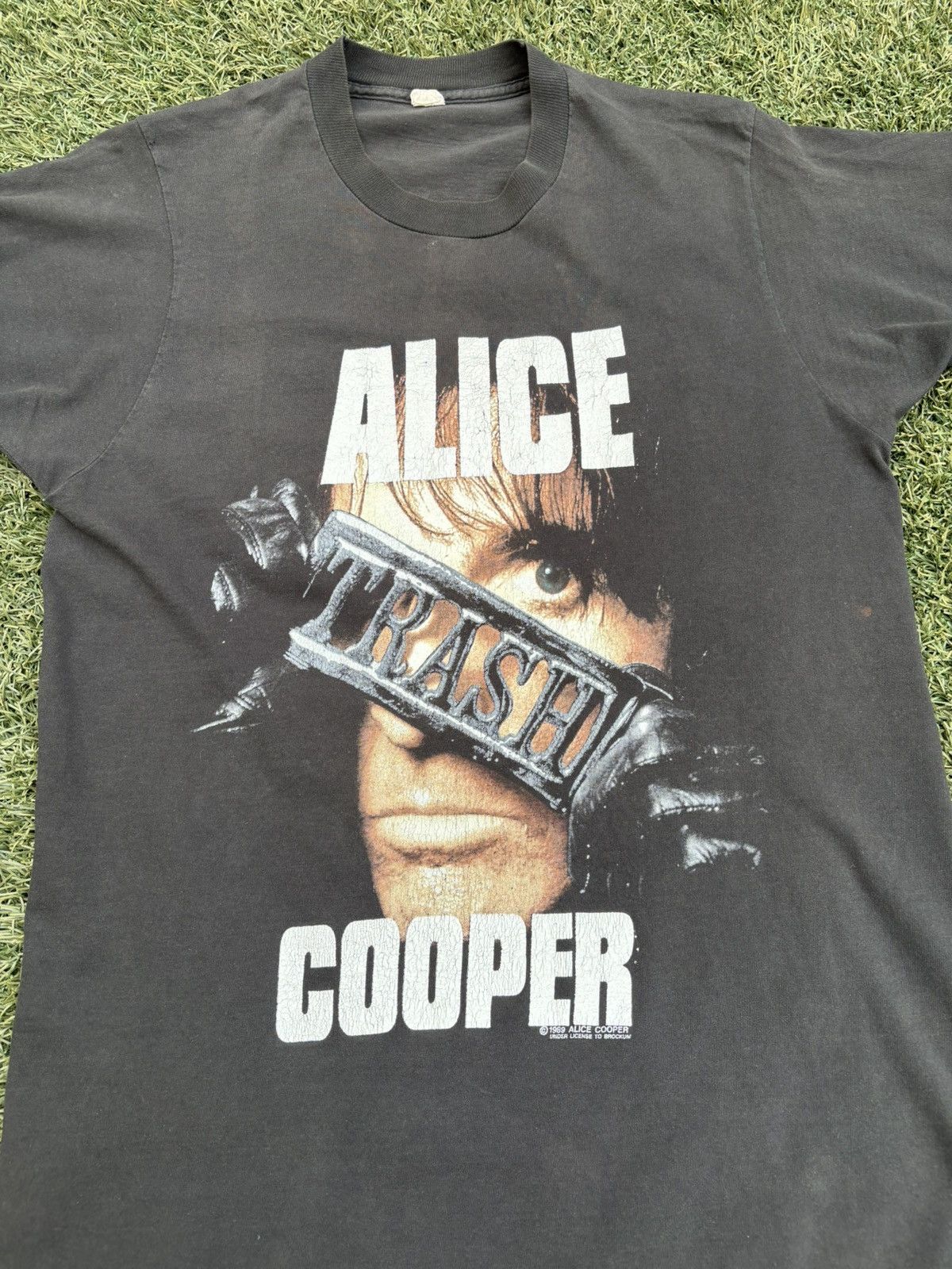 Band Tees Vintage 80s Alice Cooper Trashes Europe tour t shirt Size US L / EU 52-54 / 3 - 2 Thumbnail