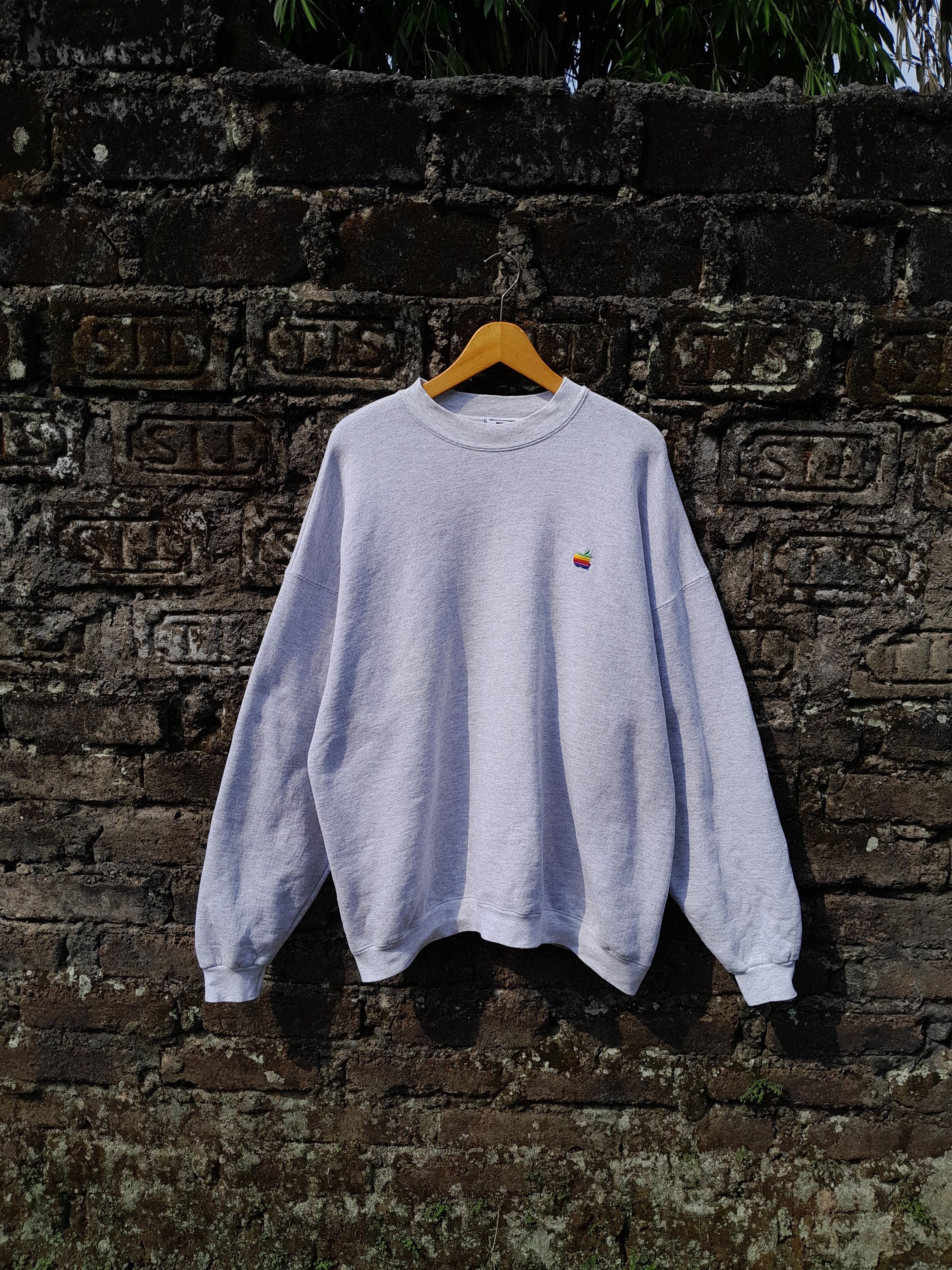 Apple Vintage 90s APPLE embroidery logo sweatshirt Size US XL / EU 56 / 4 - 7 Thumbnail