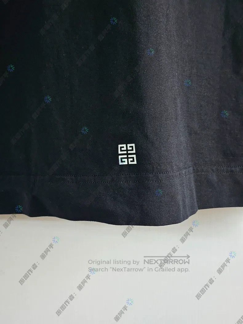 Givenchy Givenchy Short-sleeve T-shirt black reverse printed logo Size US XL / EU 56 / 4 - 6 Thumbnail