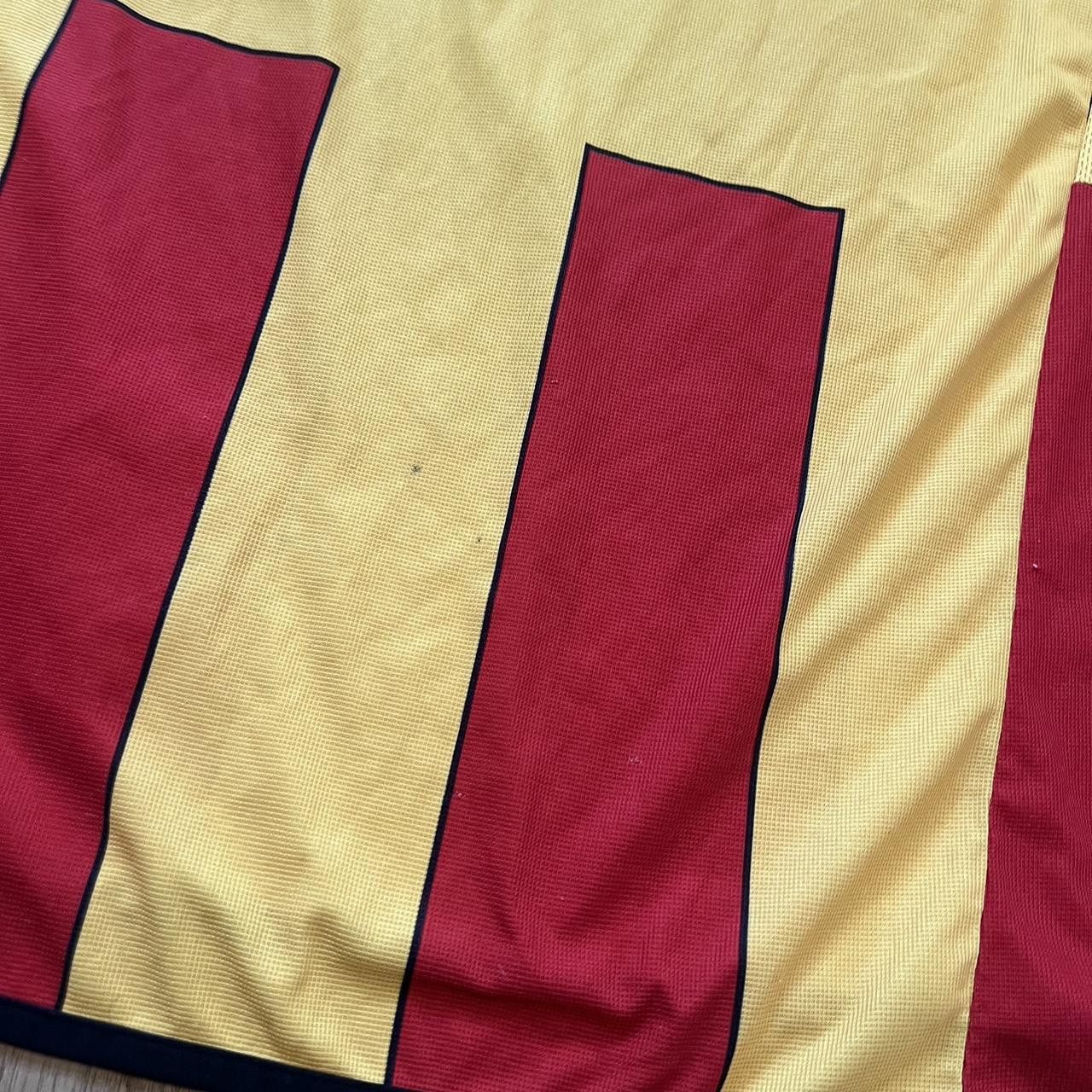 Umbro 2002-04 Galatasaray Umbro Football Shirt Turkey y2k 2000s Size US M / EU 48-50 / 2 - 7 Thumbnail