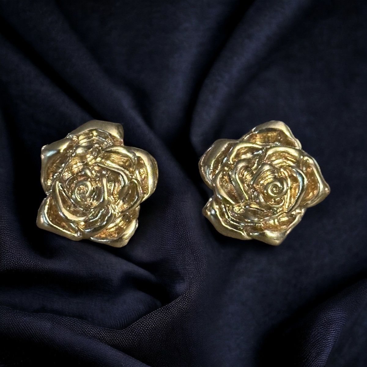Other Gold tone rose post earrings Size ONE SIZE - 1 Thumbnail
