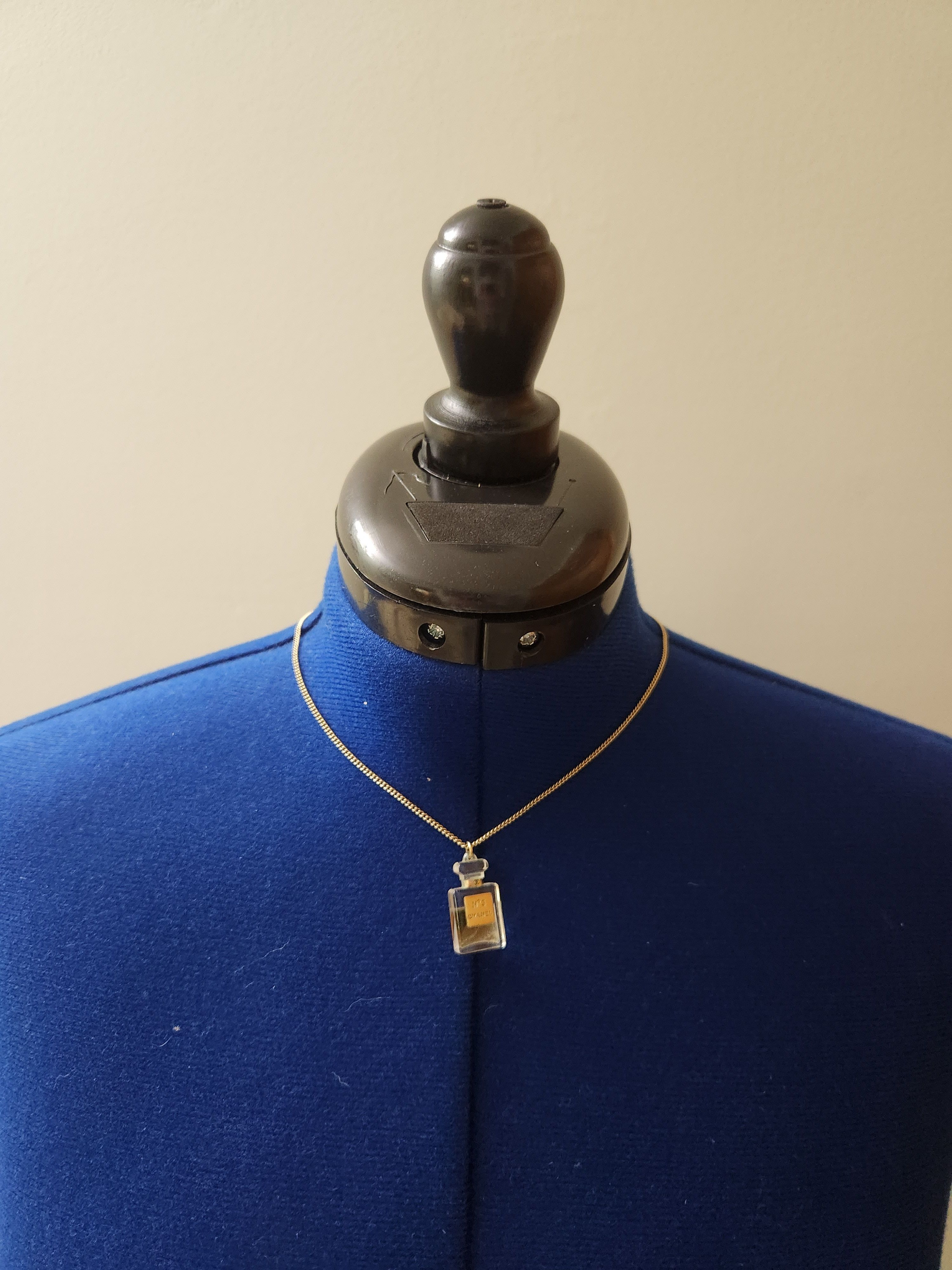 Chanel No. 5 Necklace Size ONE SIZE - 1 Thumbnail