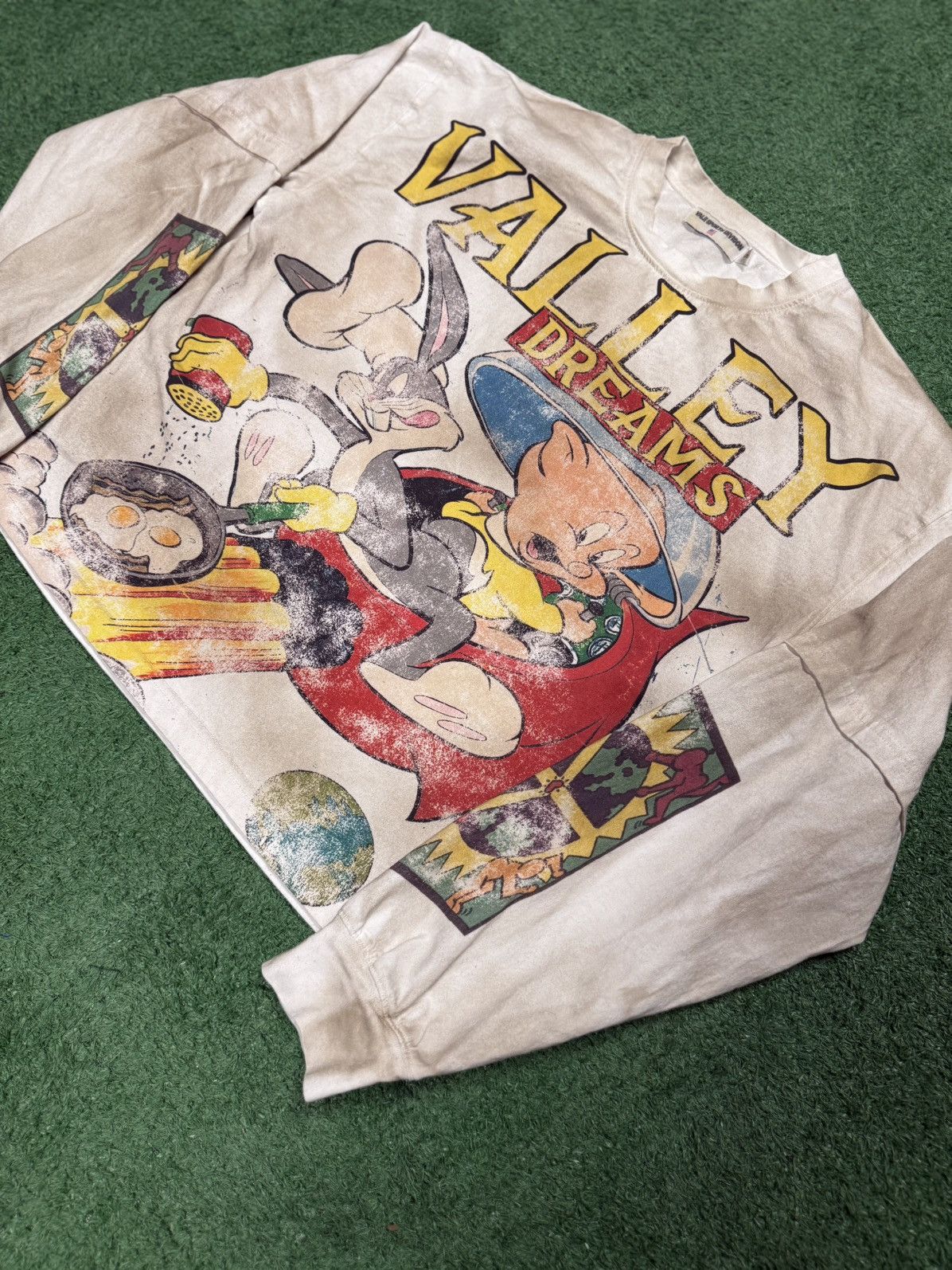 Vale Vale looney tunes longsleeve Size US S / EU 44-46 / 1 - 2 Thumbnail