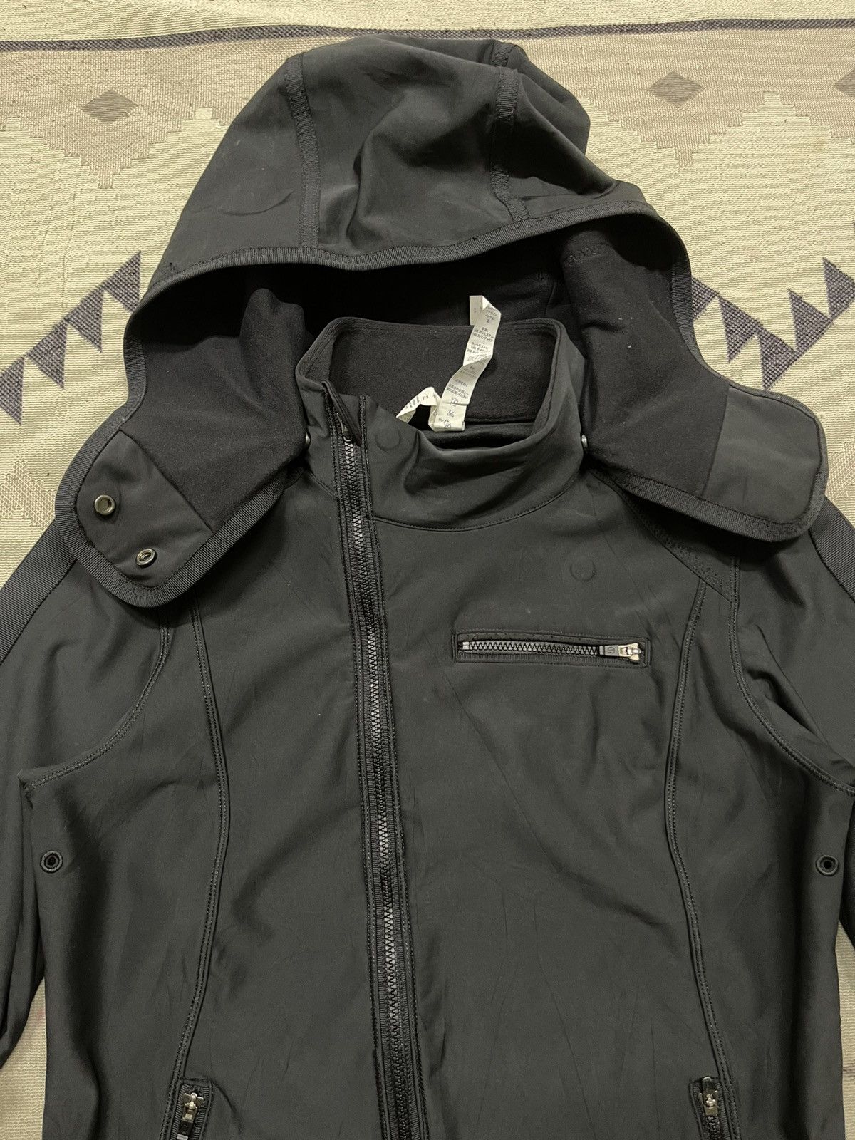 Lululemon LULULEMON KEEP IT UP BLACK RUN JACKET WATER RESISTANT Size M / US 6-8 / IT 42-44 - 9 Thumbnail
