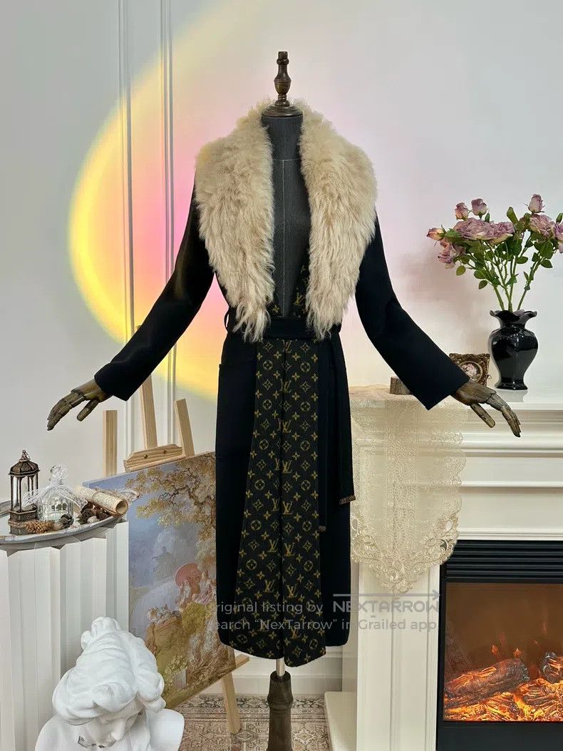 Louis Vuitton Louis Vuitton Wool coat with removable fur collar and full Size XS / US 0-2 / IT 36-38 - 1 Thumbnail