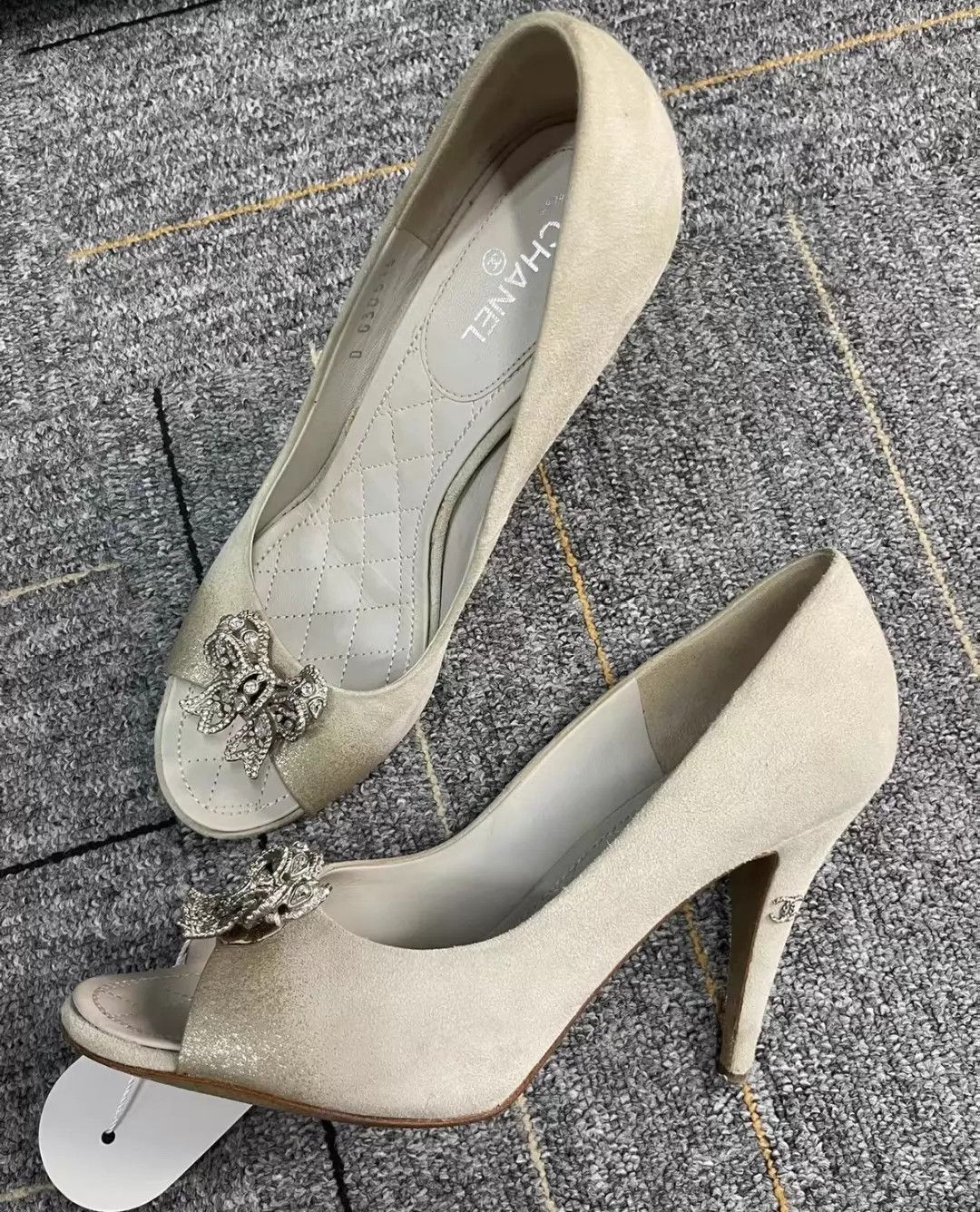 Chanel Chanel Gradient Gold Bow Crystal Peep-Toe Heels 38 Size US 7.5 / IT 37.5 - 1 Thumbnail