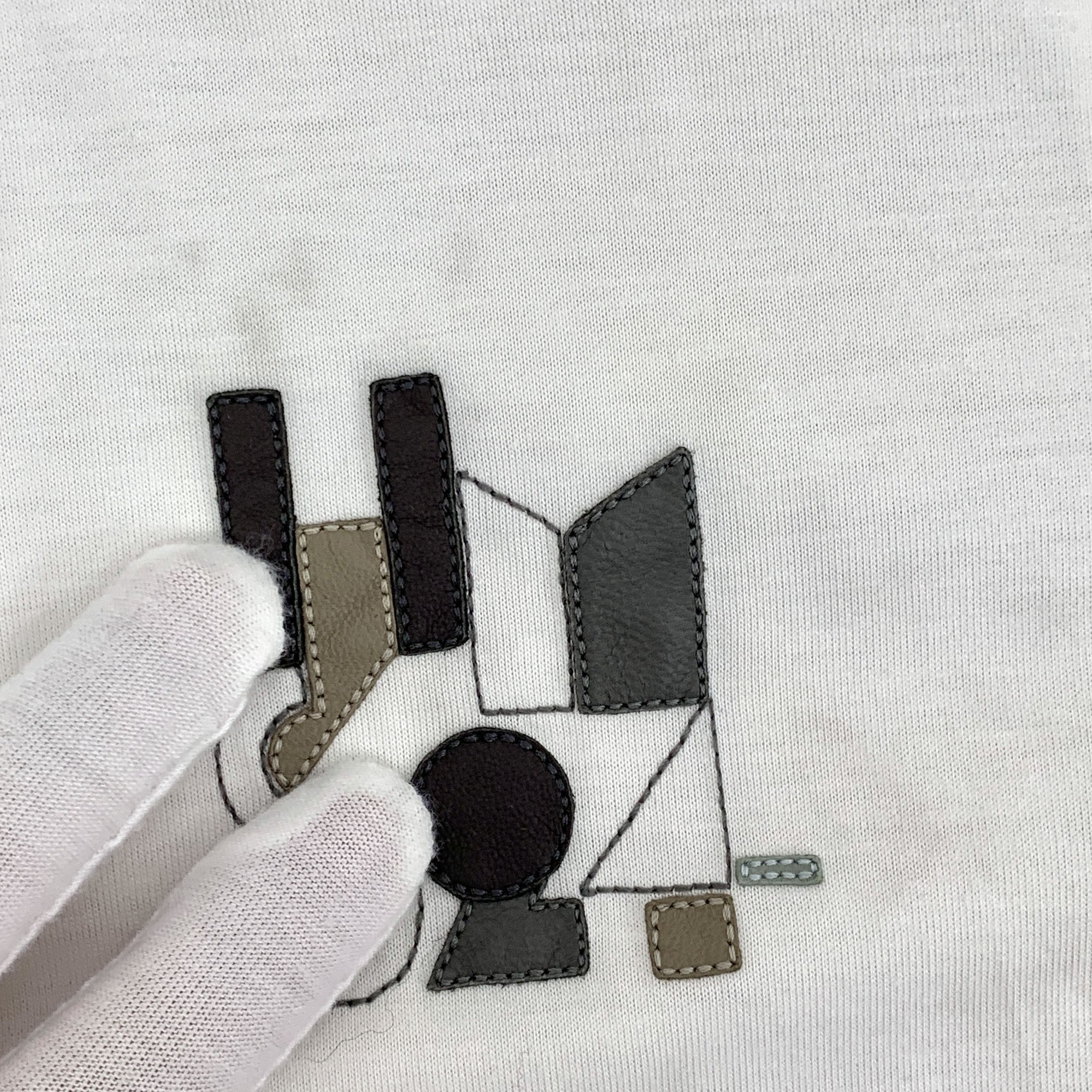 Hermes Hermès Geometric Leather Patch Cotton T-Shirt White (L) Size US L / EU 52-54 / 3 - 3 Thumbnail
