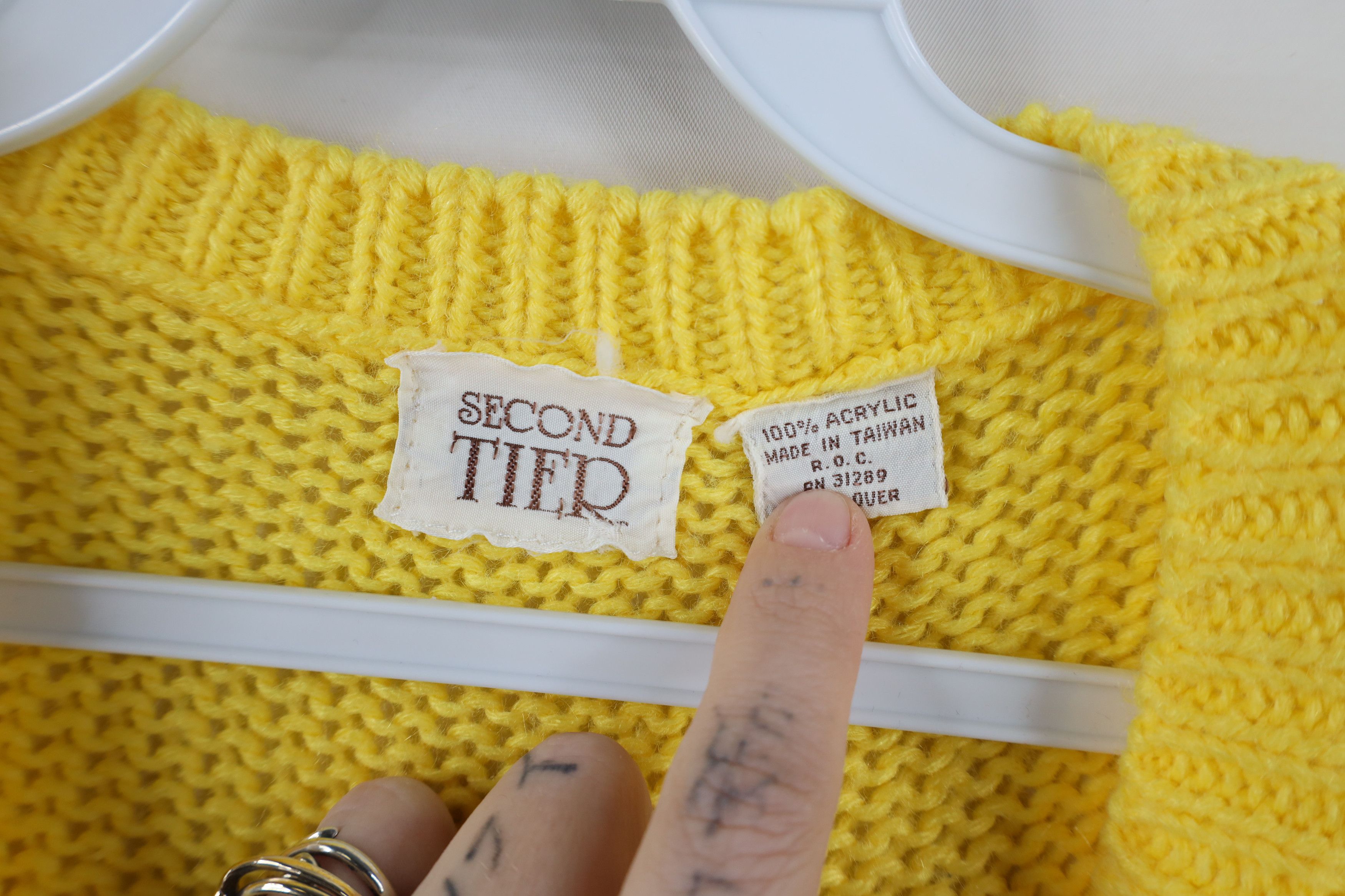 Vintage Vintage 70s Streetwear Chunky Cable Knit Sweater Vest Yellow Size XL / US 12-14 / IT 48-50 - 4 Thumbnail