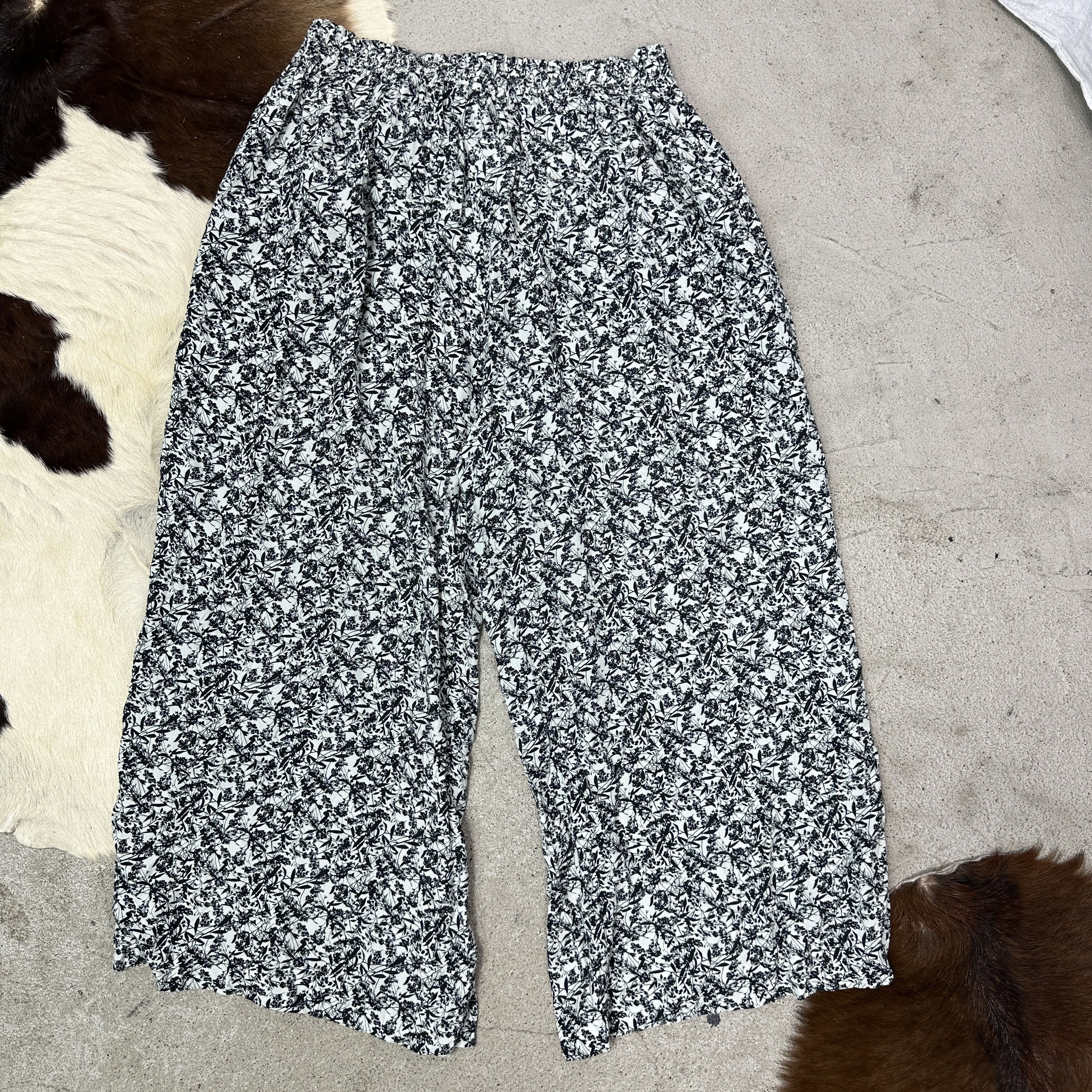 Vintage Vintage Streetwear Viscose Wide Leg Printed Pants 00s Size 26" / US 2 / IT 38 - 7 Thumbnail