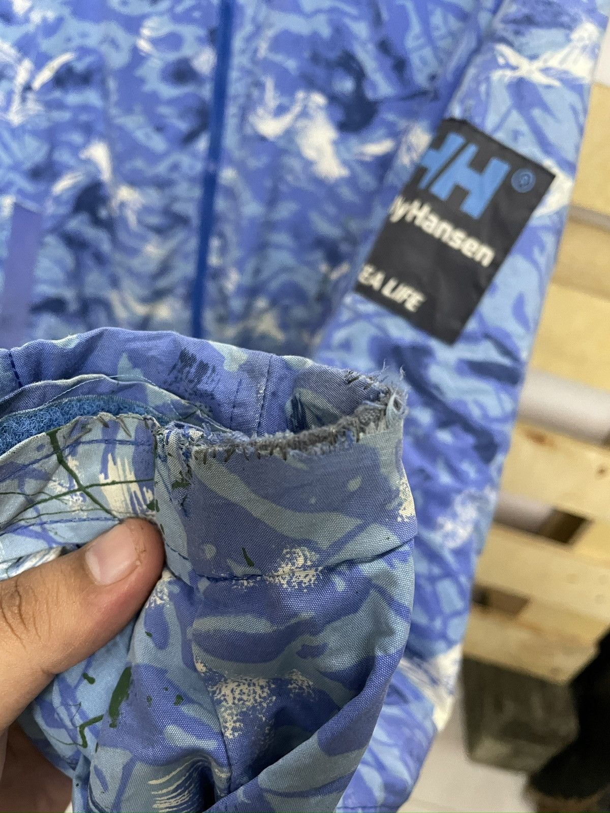 Helly Hansen Helly Hansen Blue Camo Vintage Windbreaker jacket Size US XL / EU 56 / 4 - 4 Thumbnail