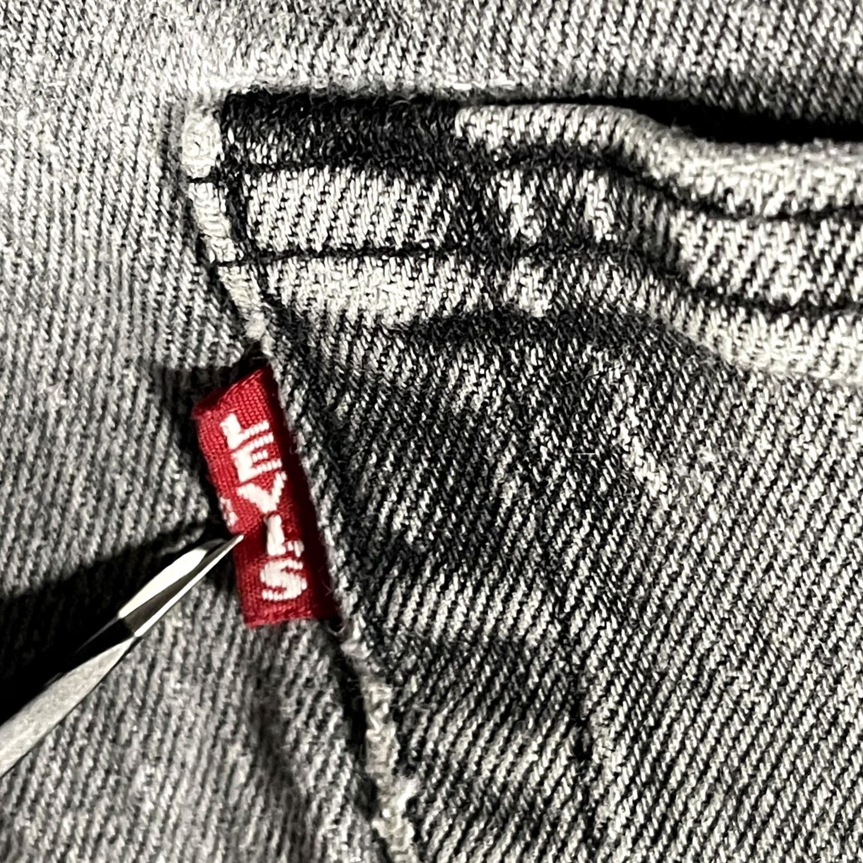 Levi's VINTAGE Levi's 501 '93 Mens Jeans 34x31 Gray Button Fly Straight Leg Denim Y2K Distressed Pockets Red Tab Leather Patch Size US 34 / EU 50 - 5 Thumbnail