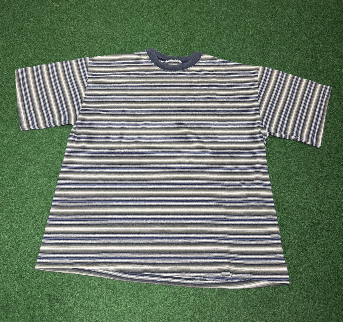 Vintage Vintage 90s Stripped Skater Surfer Grunge Lrg Baggy T Shirt Size US L / EU 52-54 / 3 - 1 Thumbnail