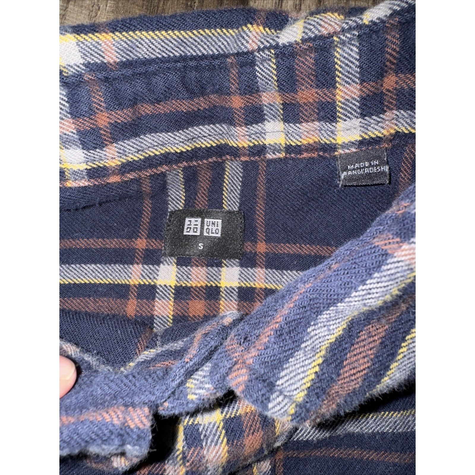 Uniqlo Uniqlo Plaid Flannel Button Up Navy Blue Small Size US S / EU 44-46 / 1 - 3 Thumbnail