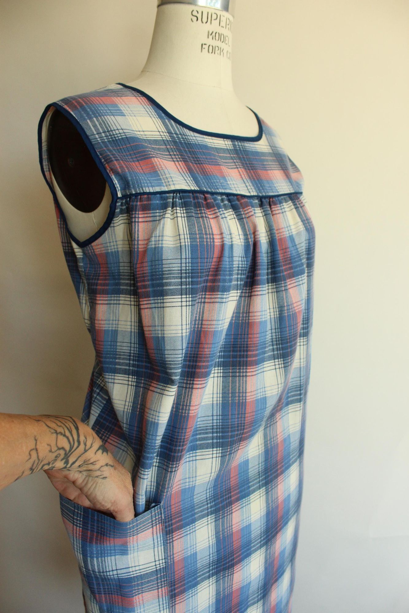 Vintage Vintage 1970s Shift Dress with Pocket, Volup Blue Tartan Pla Size XL / US 12-14 / IT 48-50 - 4 Thumbnail