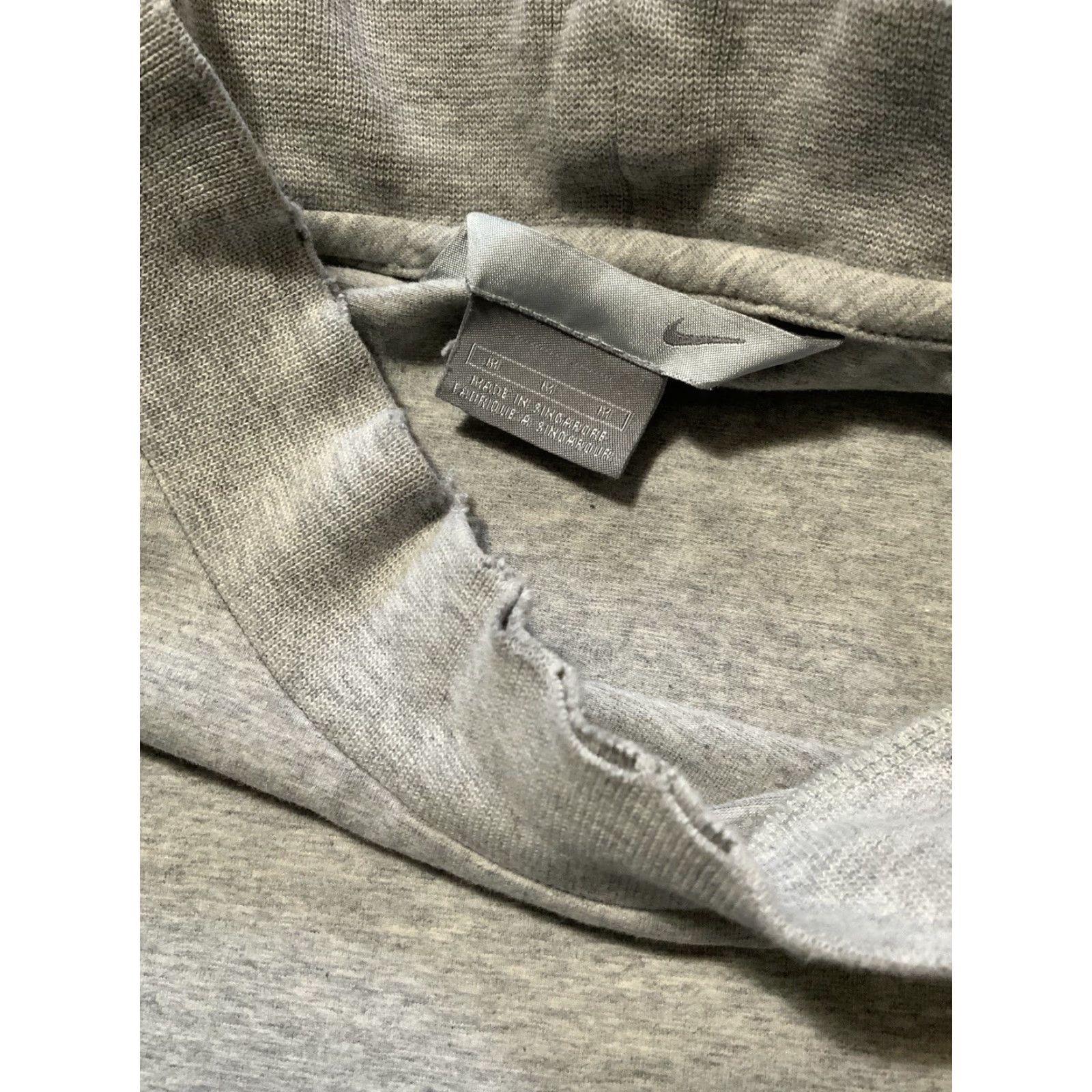 Nike VINTAGE Nike Sportswear Mock Neck Swoosh Heather Gray L/S T-Shirt M Mens Size M Size US M / EU 48-50 / 2 - 6 Thumbnail