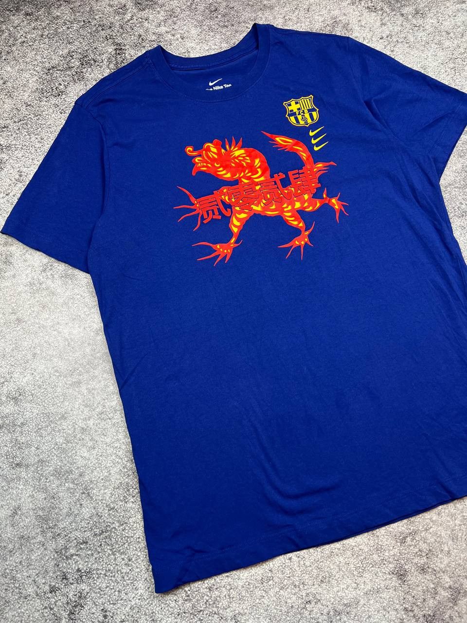 Nike Nike Barcelona Japanese Logo Dragon Big Logo T-Shirt Size US L / EU 52-54 / 3 - 2 Thumbnail