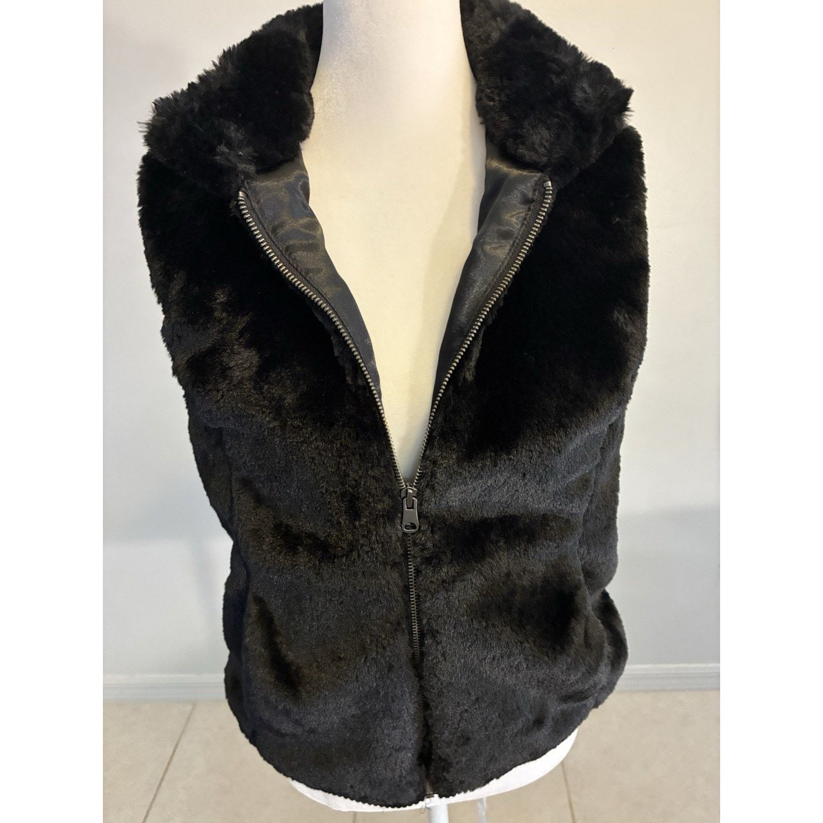 Talbots NEW Talbots Faux Fur Vest S Black Sleeveless Luxury Minimal Size S / US 4 / IT 40 - 15 Thumbnail