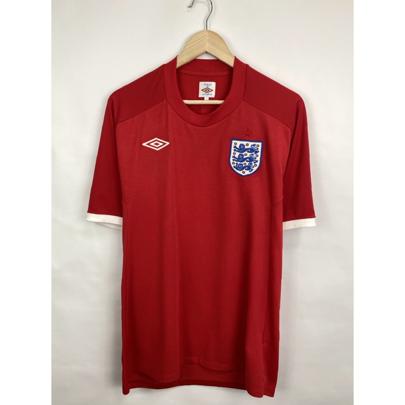 Umbro Umbro England soccer jersey training red L T-Shirt Men Retro 2016 Y2K Size US L / EU 52-54 / 3 - 3 Thumbnail