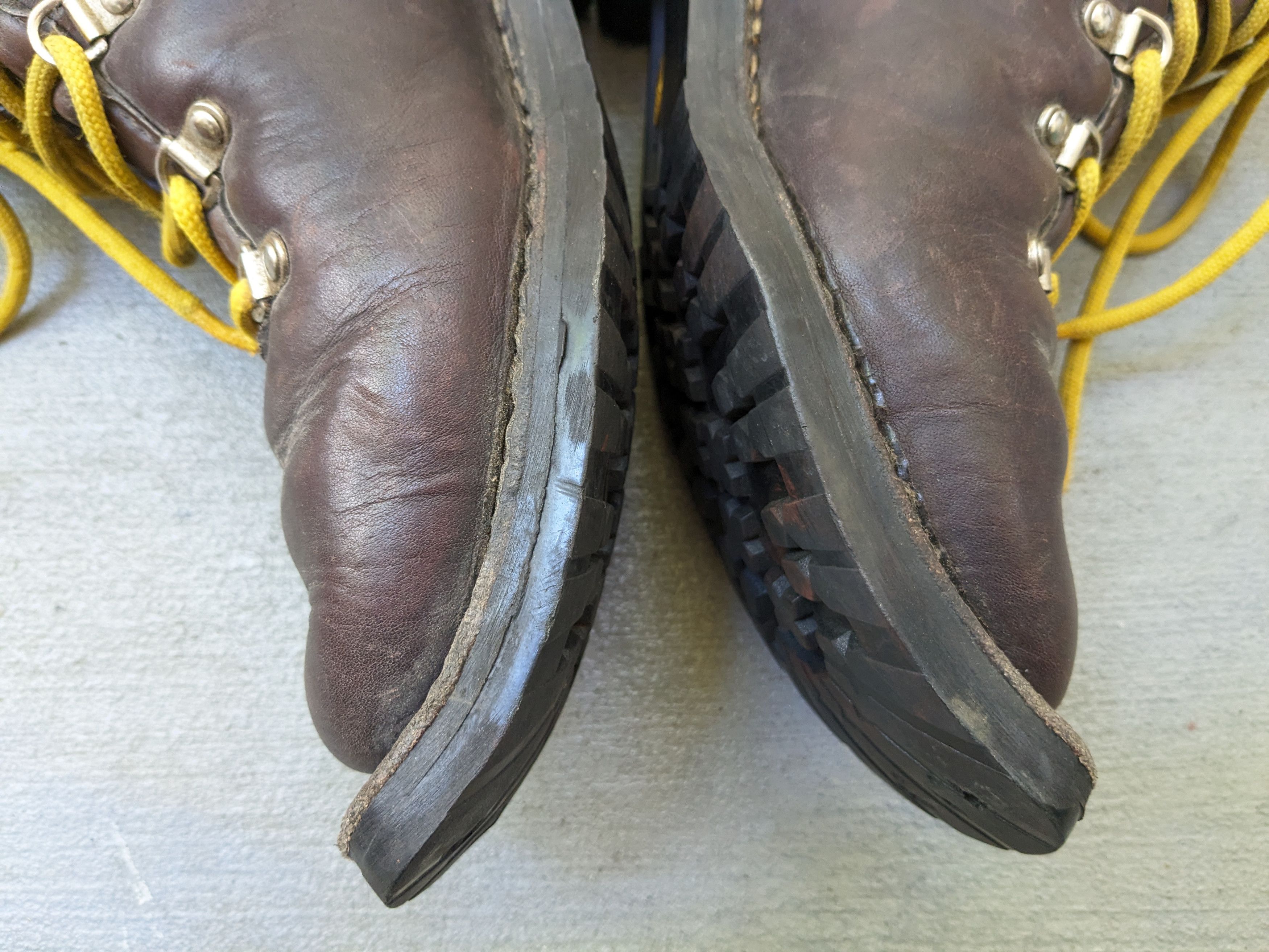 Vintage Vasque Ski Boots Brown 11 EE Wide Italy Hiking