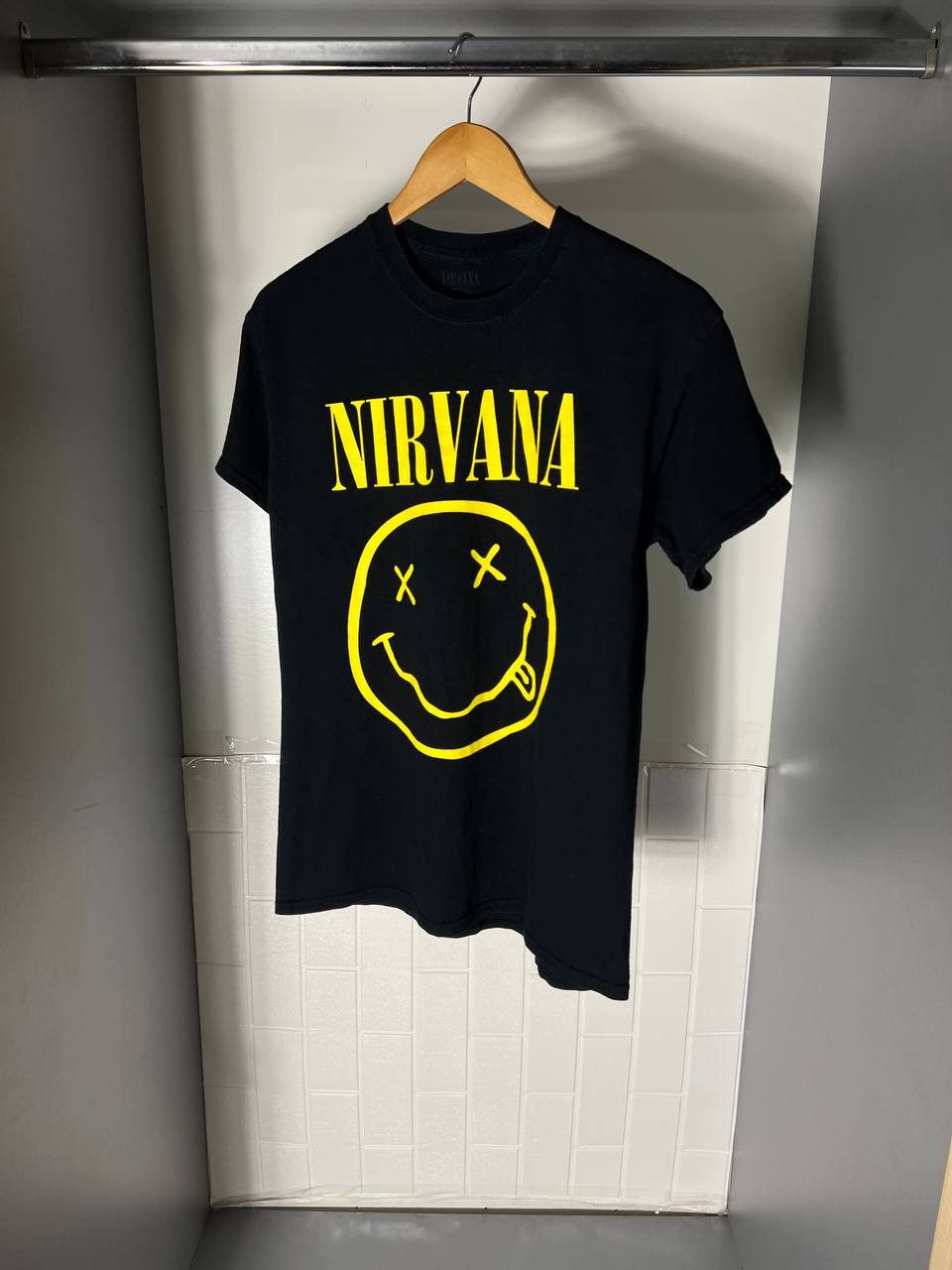 Band Tees VINTAGE NIRVANA KURT COBAIN ROCK T-SHIRT METAL SMILE Y2K 90s Size US M / EU 48-50 / 2 - 2 Thumbnail