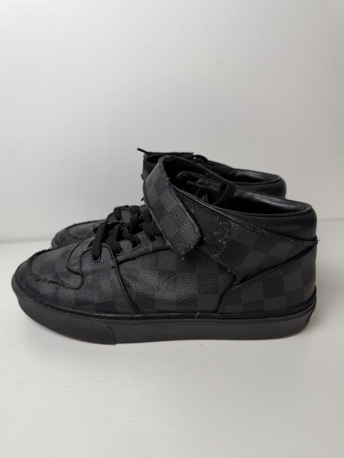 Louis Vuitton Louis Vuitton Damier Graphite Strap Sneakers SZ 6 LV / US 8 Size US 8 / EU 41 - 3 Thumbnail