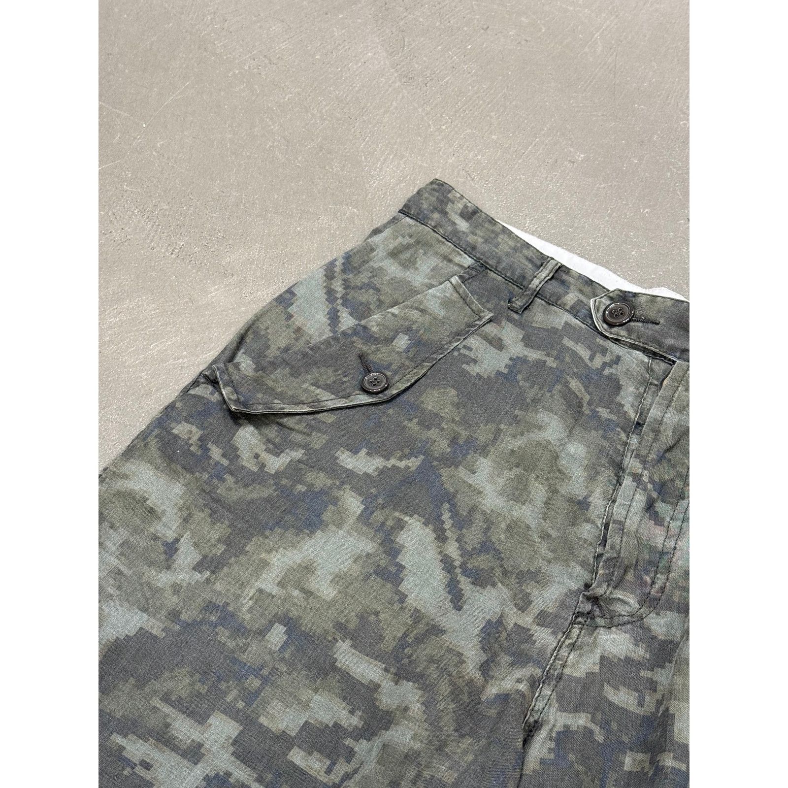 Yohji Yamamoto Yohji Yamamoto "Coming Soon" line camo shorts Size US 28 / EU 44 - 3 Thumbnail