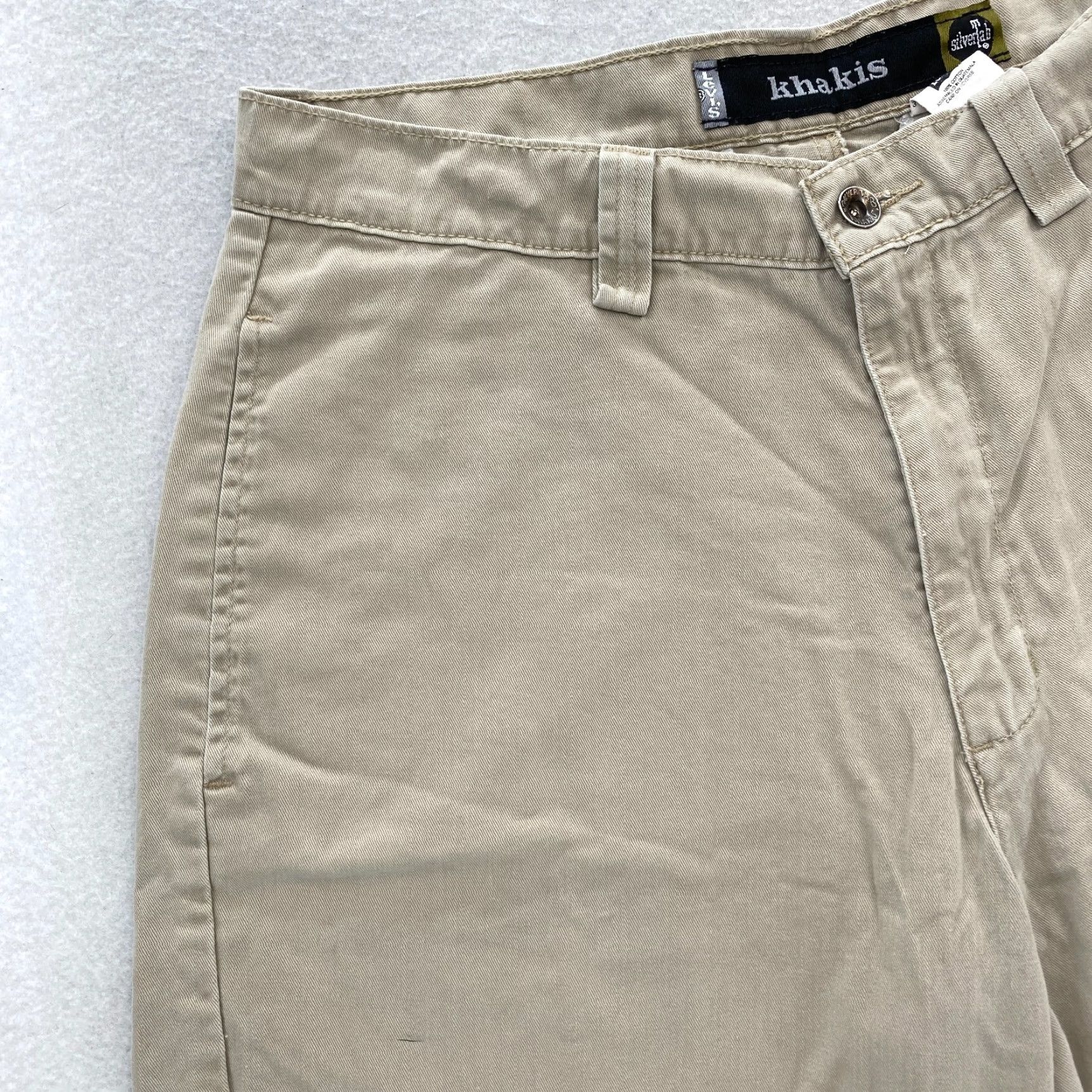 Levi's Vintage Levi's SilverTab Khaki Short Mens 33 Beige Flat Front Casual 1999 Skater Size US 33 - 2 Thumbnail
