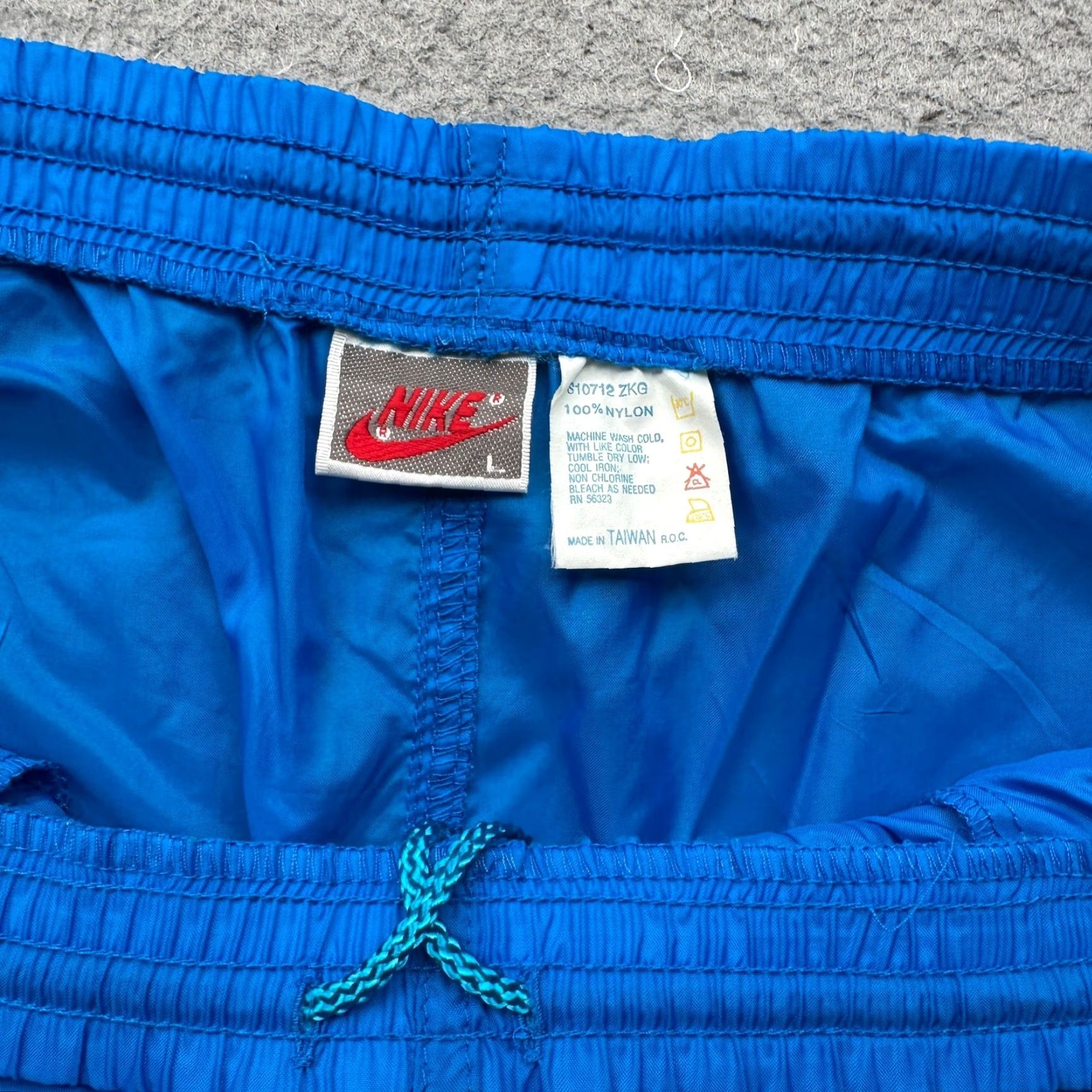 Nike VINTAGE Nike Windbreaker Nylon Pants Drawstring Blue Mens Large 90s Logo Lip? Size US 33 - 2 Thumbnail