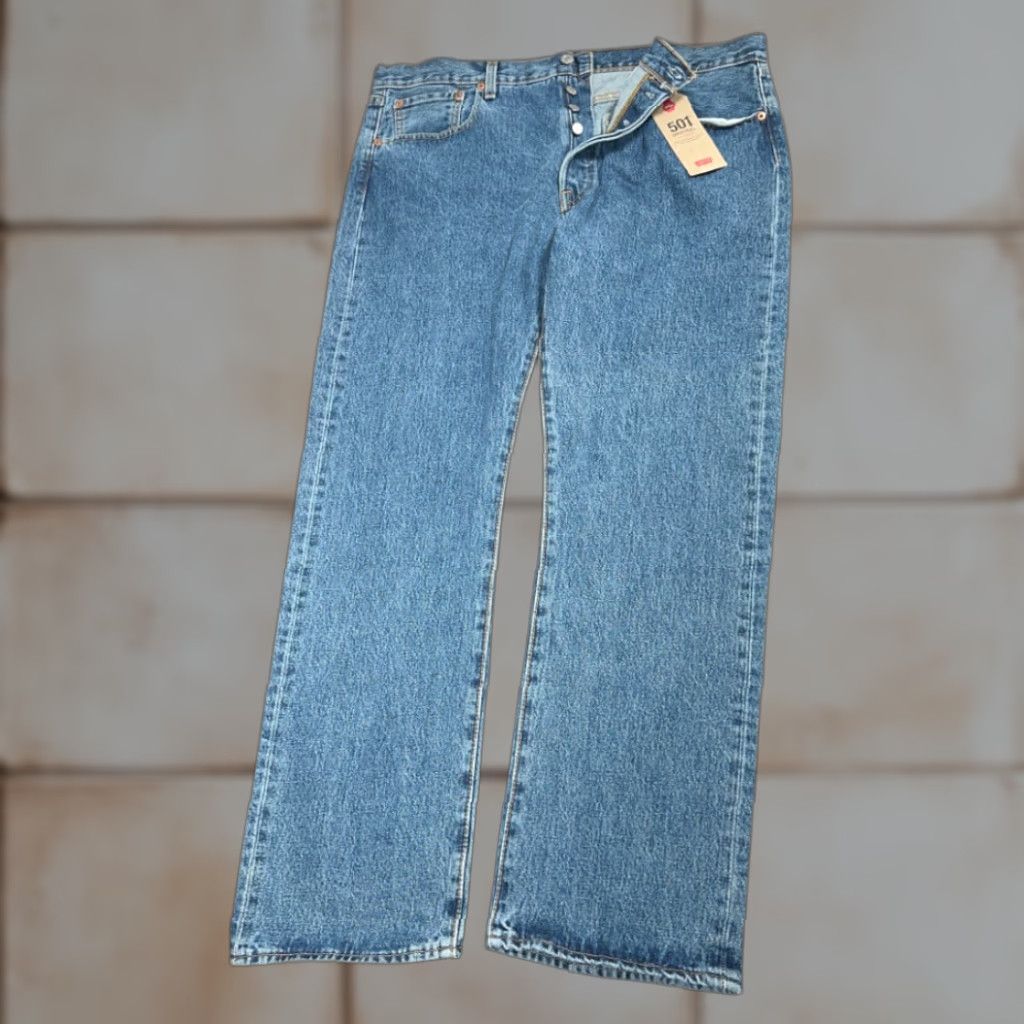 Levi's Levi's 501 Jeans Mens 38x31 Blue Medium Wash Original Fit Straight Leg Button Fly Size US 38 / EU 54 - 1 Thumbnail
