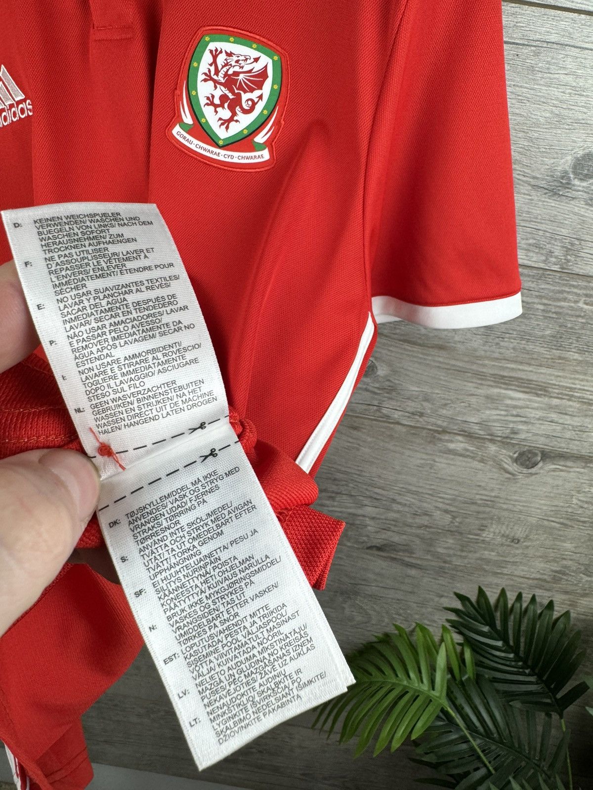 Adidas Adidas Wales Home 2018 Soccer Jersey size XL Size US XL / EU 56 / 4 - 11 Thumbnail