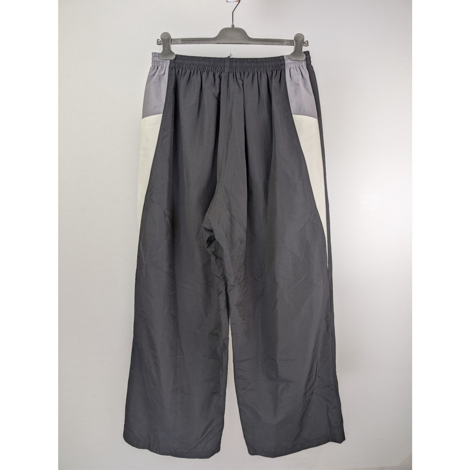 Balenciaga o1rshd1 Nylon Medium Fit Tracksuit Sweatpants Trousers Black Size US 36 / EU 52 - 11 Thumbnail