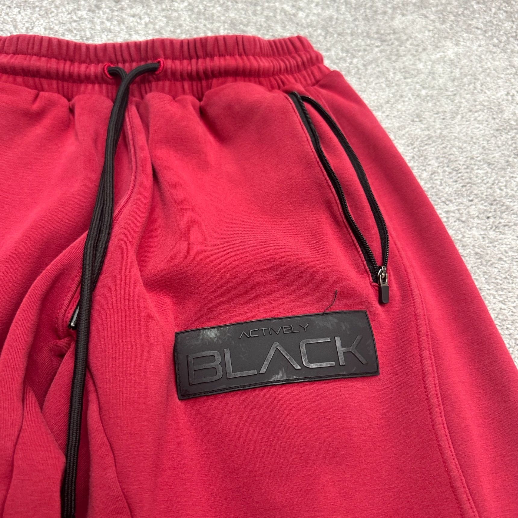 Vintage Actively Black Heavyweight Jogger Sweatpants Mens XS Red Zipped Pockets Active Size US 27 - 6 Thumbnail