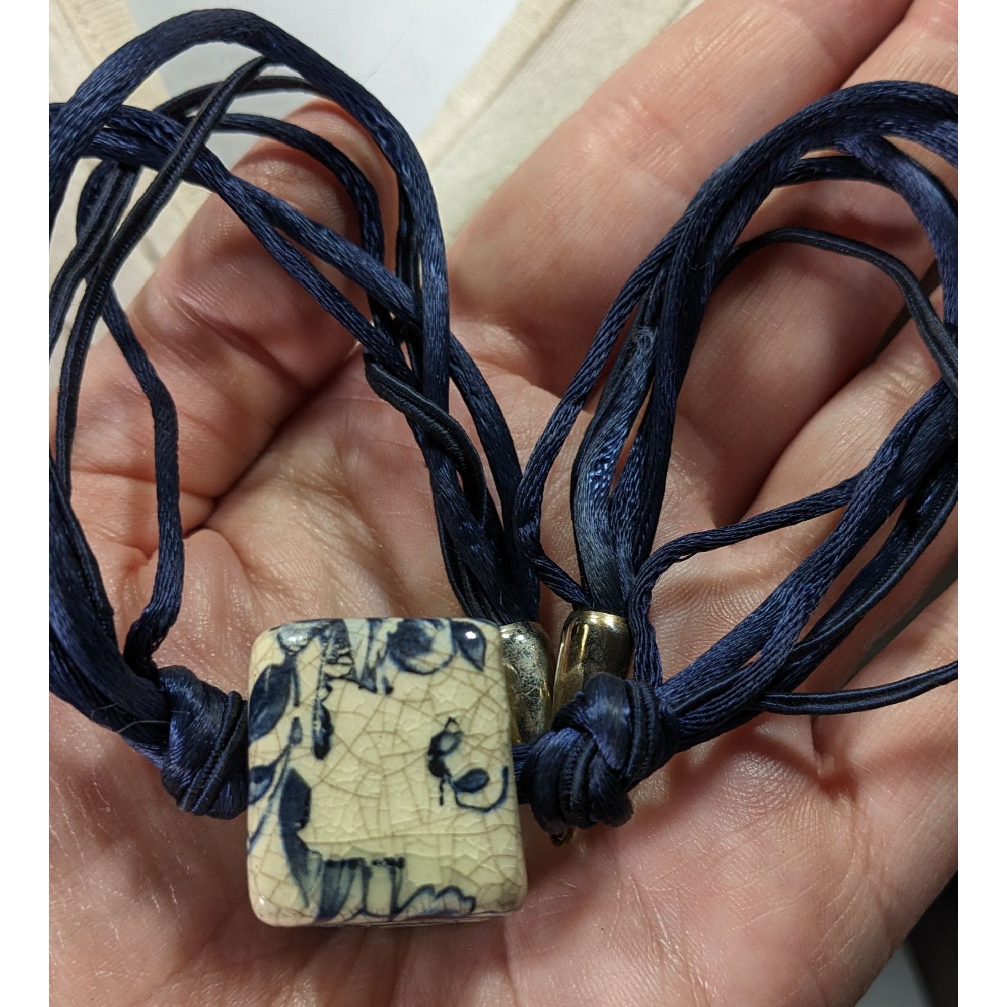 Other Vintage Handcrafted Ceramic Floral Distressed Pendant Neckla Size ONE SIZE - 6 Thumbnail