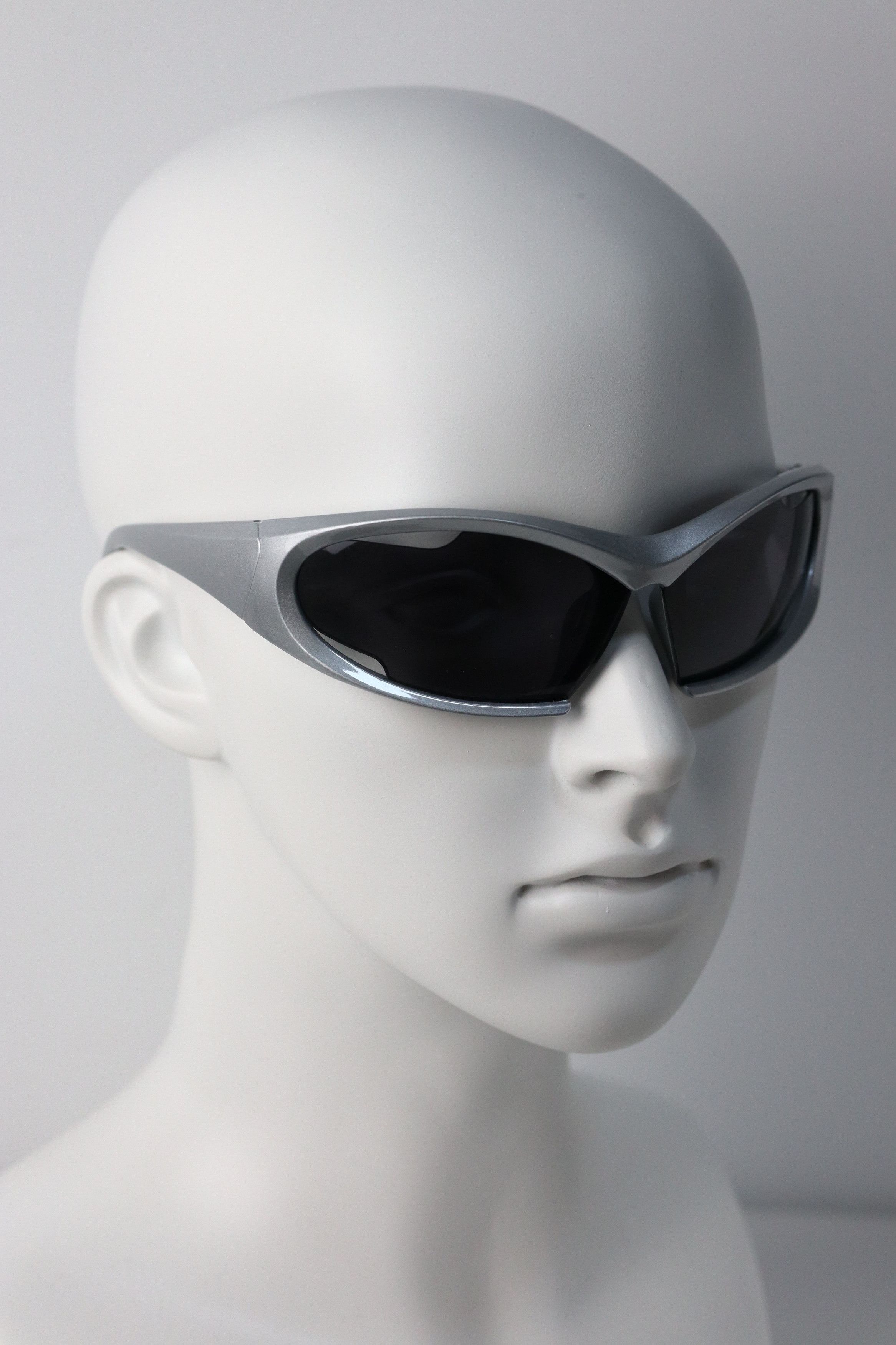 Japanese Brand Y2k Avant Garde Futuristic Silver Sunglasses Unisex OS Size ONE SIZE - 4 Thumbnail