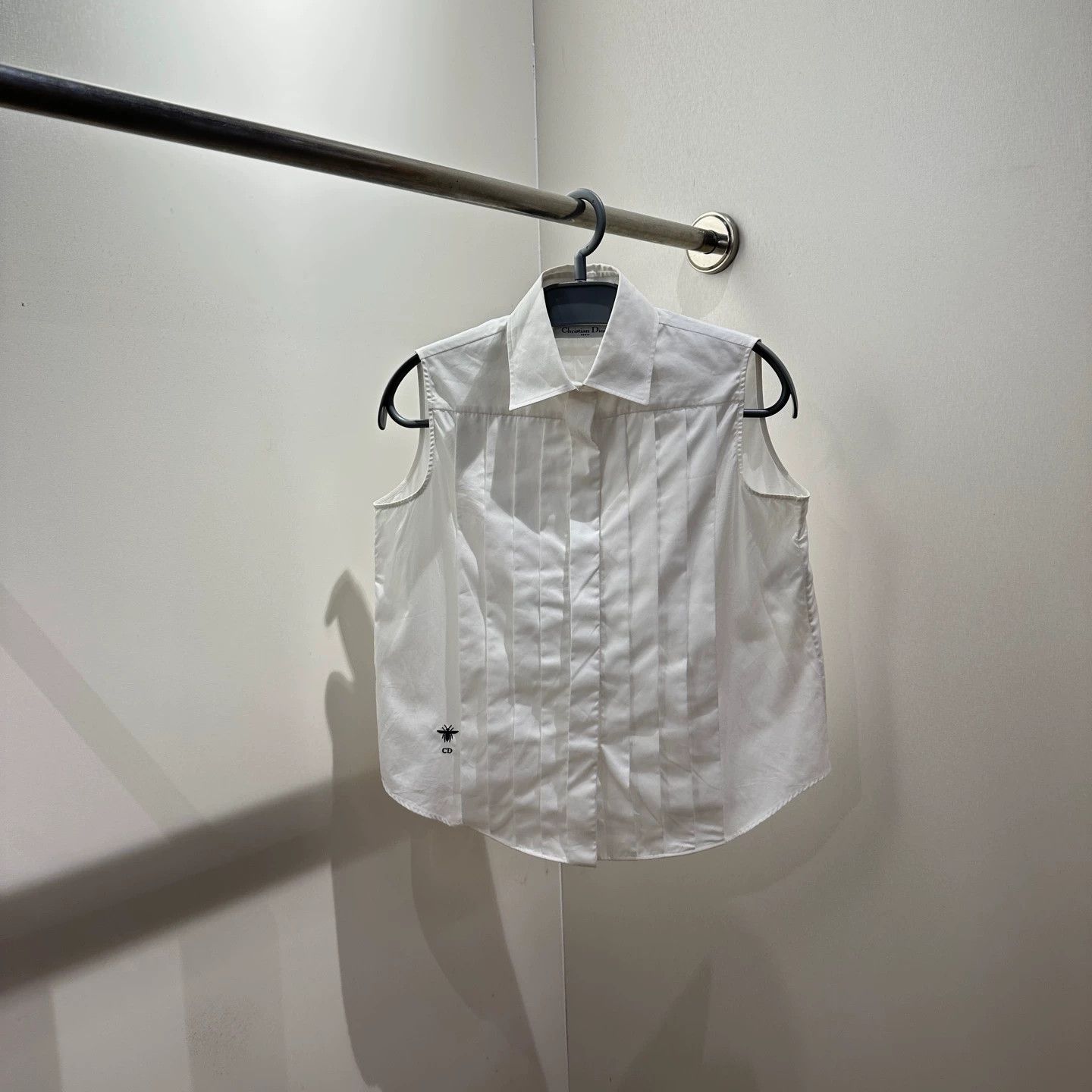 Christian Dior Monsieur Dior Sleeveless Collared Pleated Bee Shirt 34 Size XS / US 0-2 / IT 36-38 - 1 Thumbnail