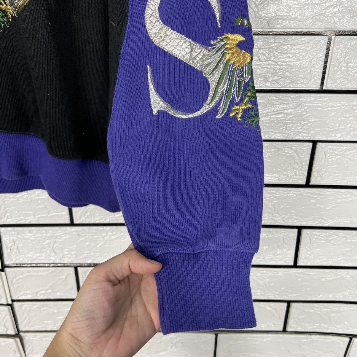Japanese Brand Vintage Embroidered Big Logo Crewneck Sweatshirt #4176-C191 Size US M / EU 48-50 / 2 - 9 Thumbnail