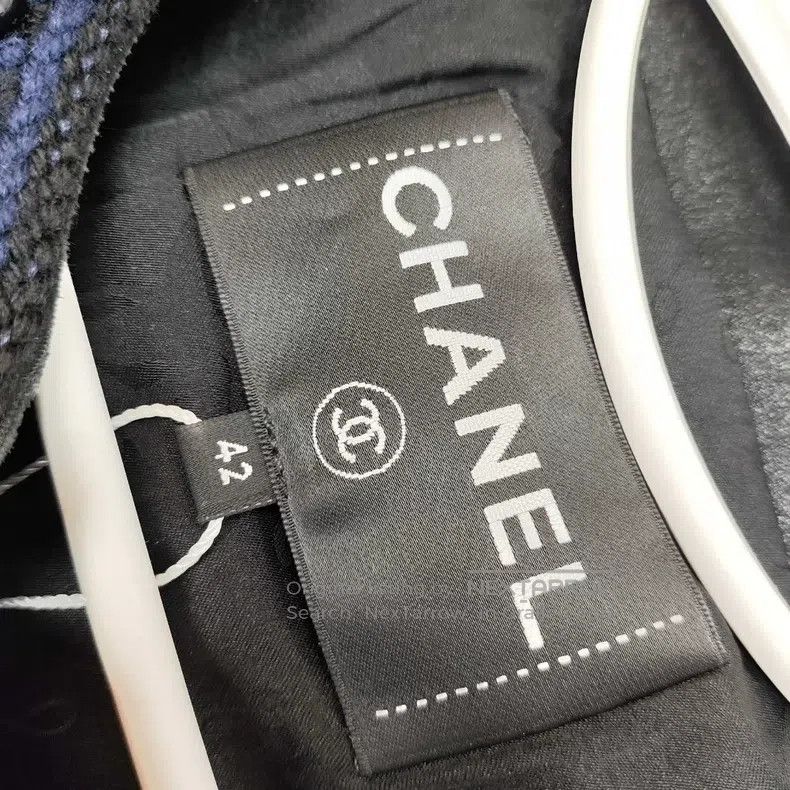Chanel Chanel Black sheepskin jacket Size M / US 6-8 / IT 42-44 - 3 Thumbnail