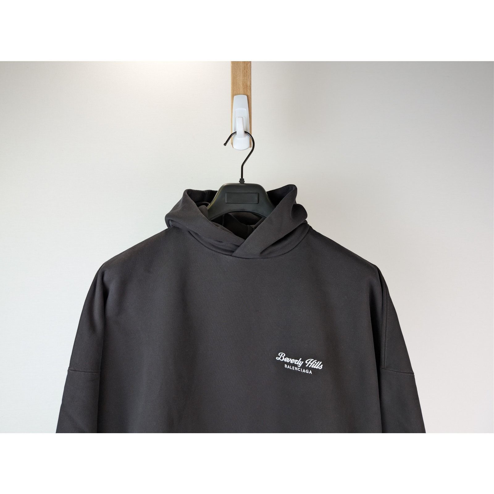 Balenciaga o1rshd1 Beverly Hills Oversized Hoodie in Black Size US M / EU 48-50 / 2 - 3 Thumbnail