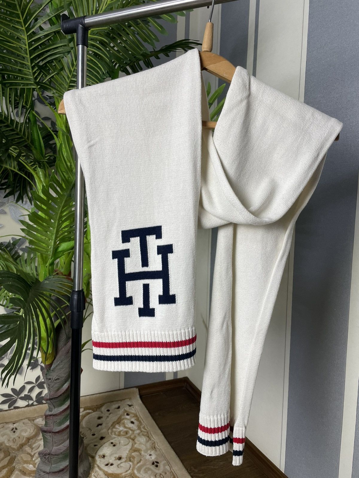 Tommy Hilfiger Tommy Hilfiger Big Logo Scarf Size ONE SIZE - 1 Thumbnail