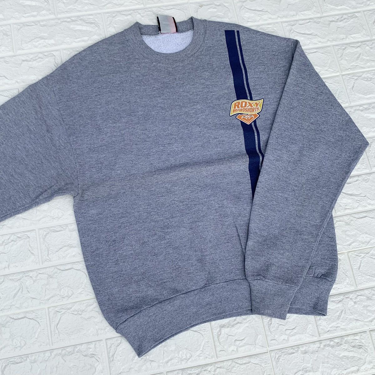 Vintage Vintage 1990s Roxy Boardshoorts Sweatshirt Size US S / EU 44-46 / 1 - 1 Thumbnail