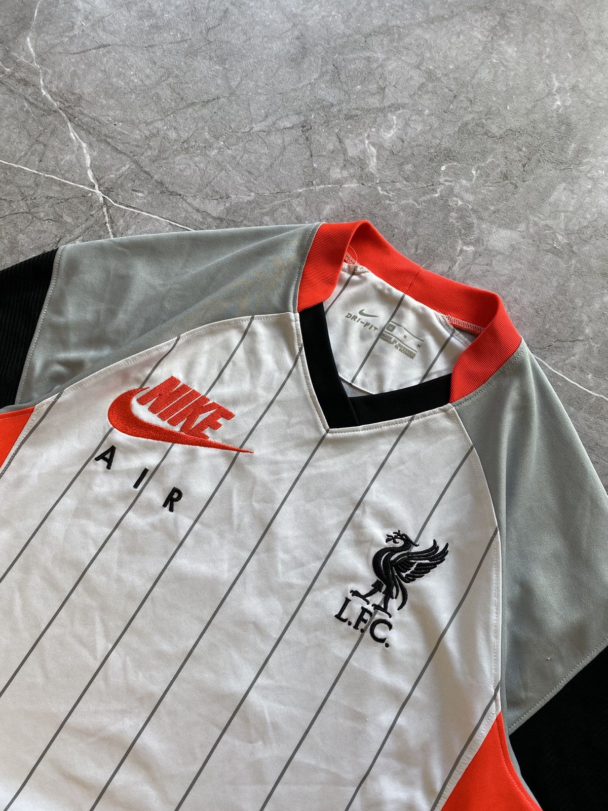Nike × Vintage Rare Nike Liverpool FC Stadium Air Max White Soccer Jersey Size US M / EU 48-50 / 2 - 4 Thumbnail