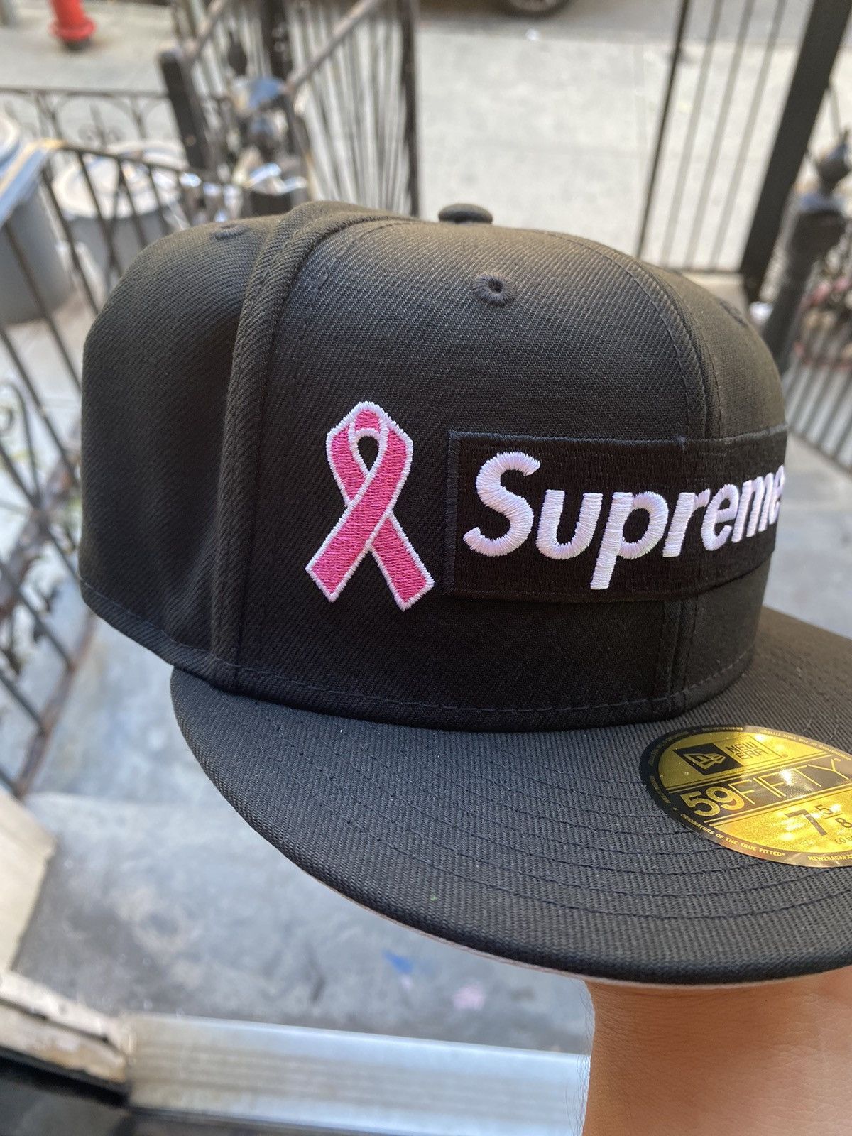 Supreme Supreme New Era Breast Cancer Awareness Box Logo Fitted 75/8 Size ONE SIZE - 2 Thumbnail