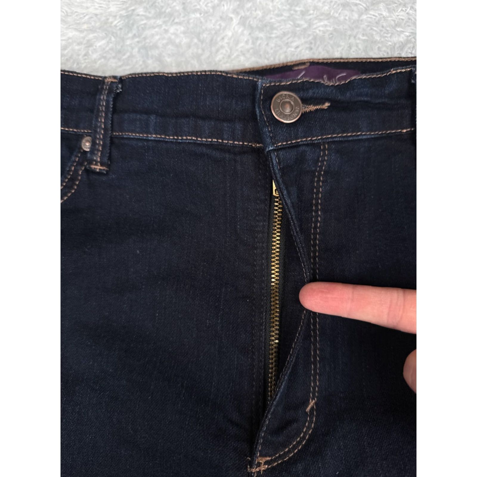 Gloria Vanderbilt Gloria Vanderbilt Jeans Women 14 Denim Straight Mid Rise 32x30 Blue Embroidered Logo 5-Pocket Womens Size 36" / US 14 / IT 50 - 5 Thumbnail